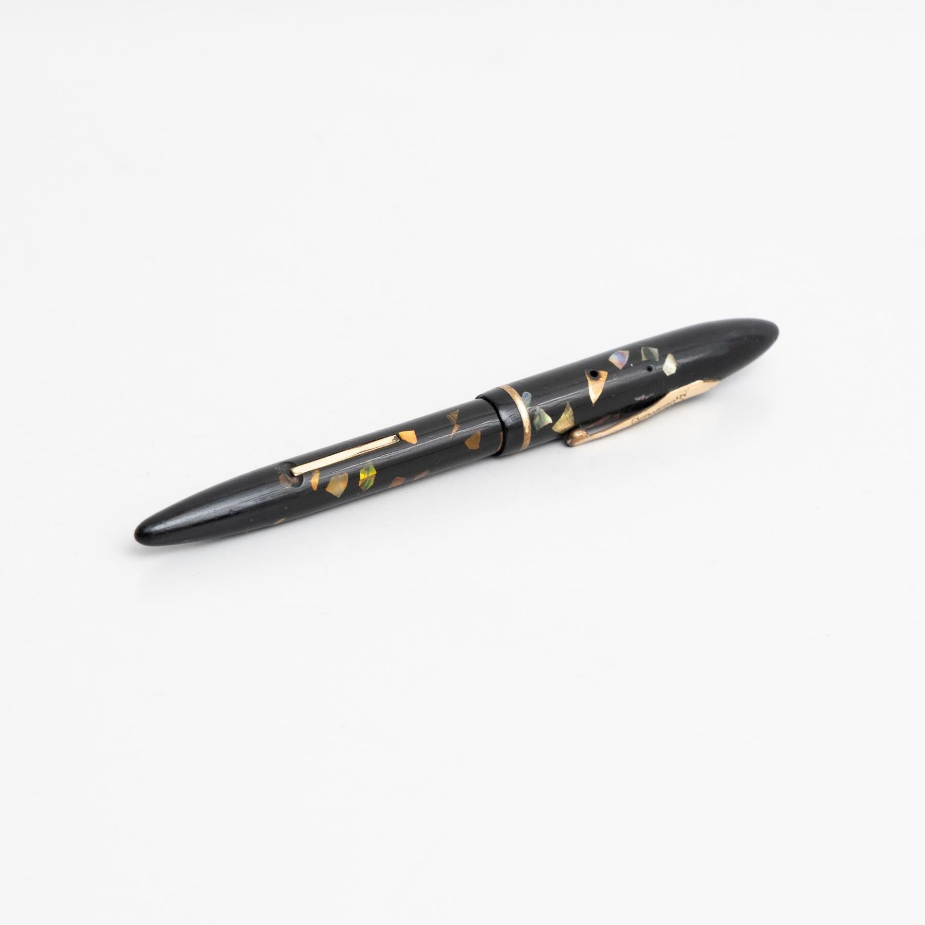 Sheaffer fountain pen, circa 1950.    Manufactured by Sheaffers    In original condition, with some visible signs of previous use and age, preserving a beautiful patina.    Materials:  Metal.