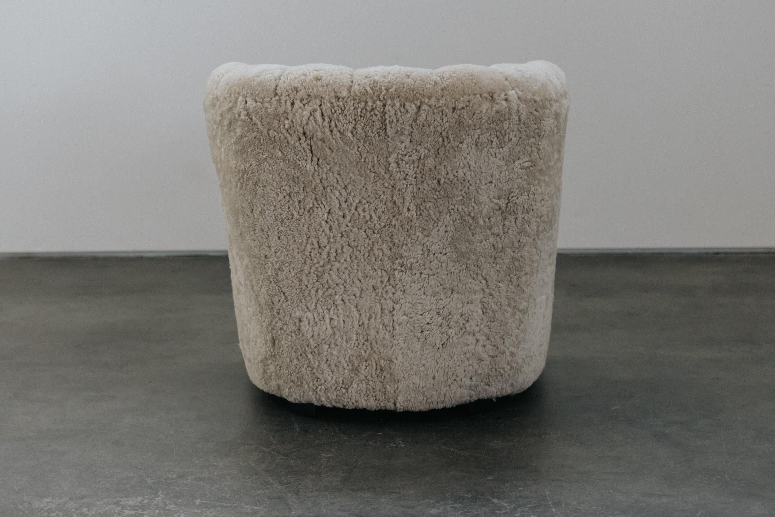 Metà XX secolo Sedia da salotto danese in shearling d'epoca, CIRCA 1960 in vendita