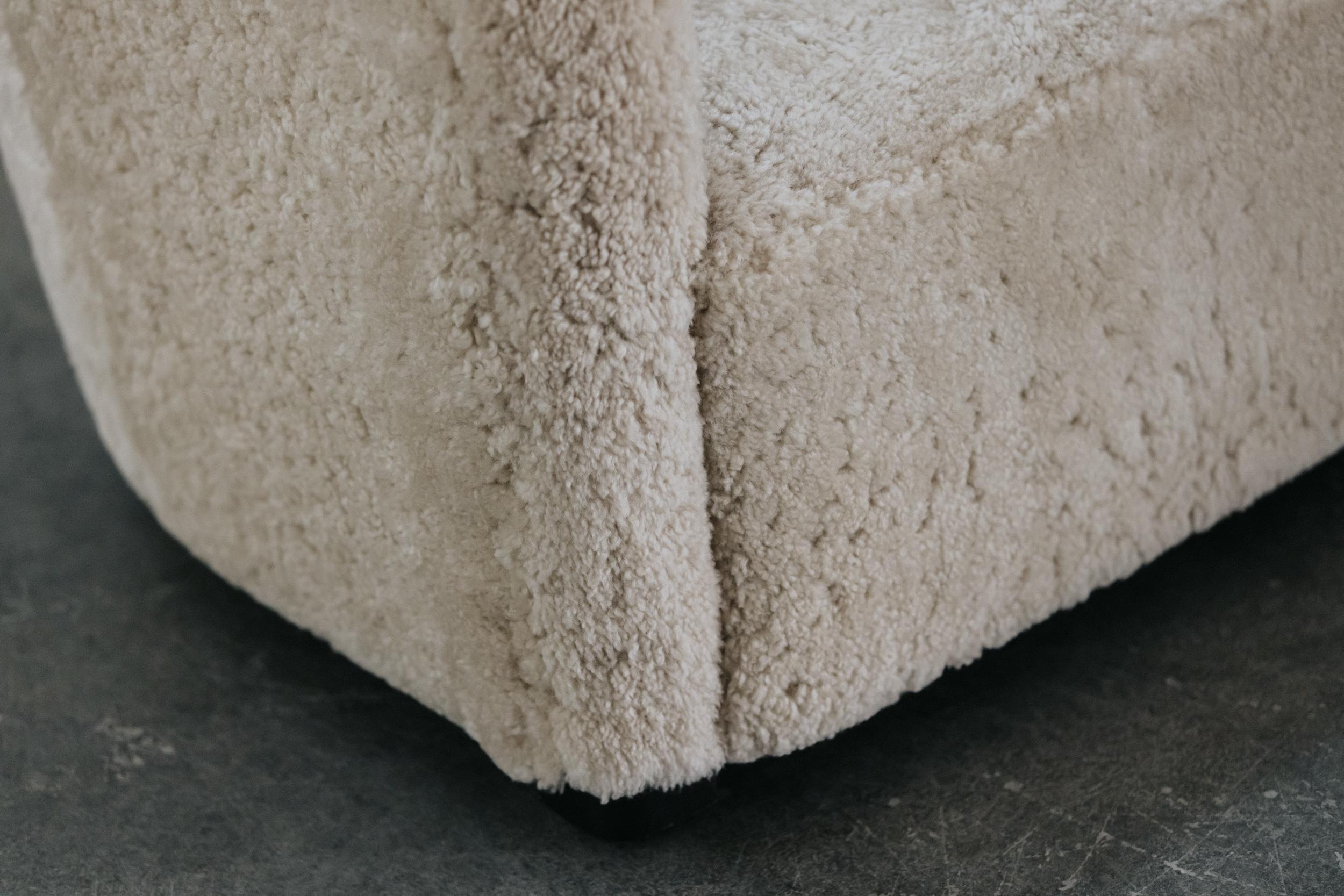 Montone Sedia da salotto danese in shearling d'epoca, CIRCA 1960 in vendita