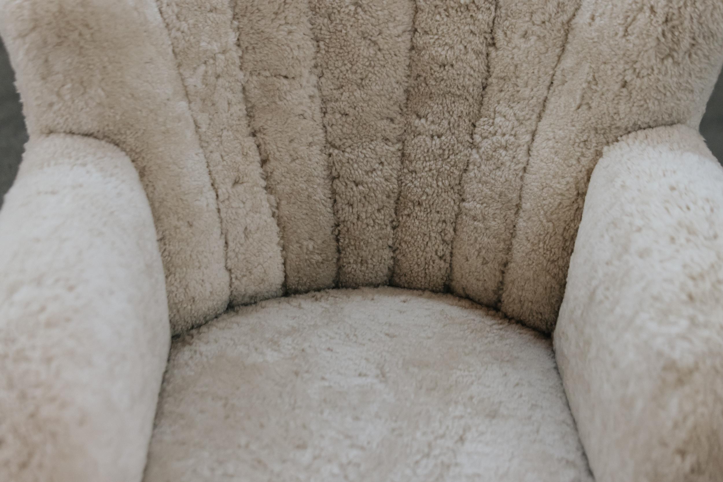Sedia da salotto danese in shearling d'epoca, CIRCA 1960 in vendita 1