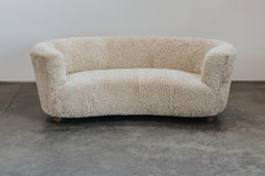 Divano da falegname in shearling d'epoca proveniente dalla Danimarca, CIRCA 1950