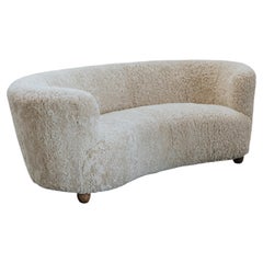 Divano da falegname in shearling d'epoca proveniente dalla Danimarca, CIRCA 1950