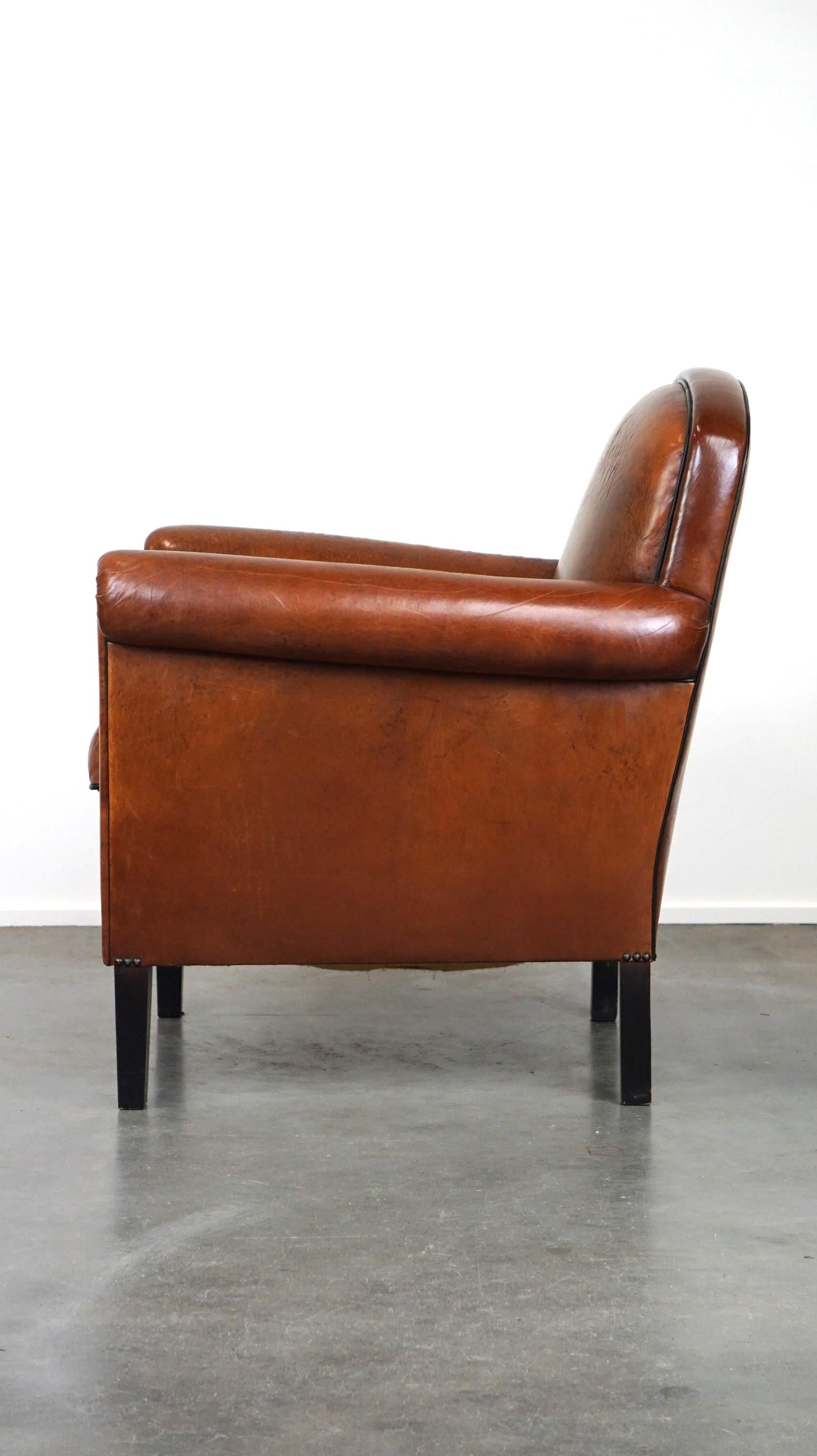 Fauteuil design vintage en cuir de mouton avec un beau look Bon état - En vente à Harderwijk, NL