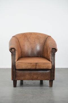 Sillón club vintage de piel de oveja con carácter y una hermosa pátina