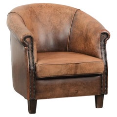 Sillón club vintage de piel de oveja con carácter y una hermosa pátina
