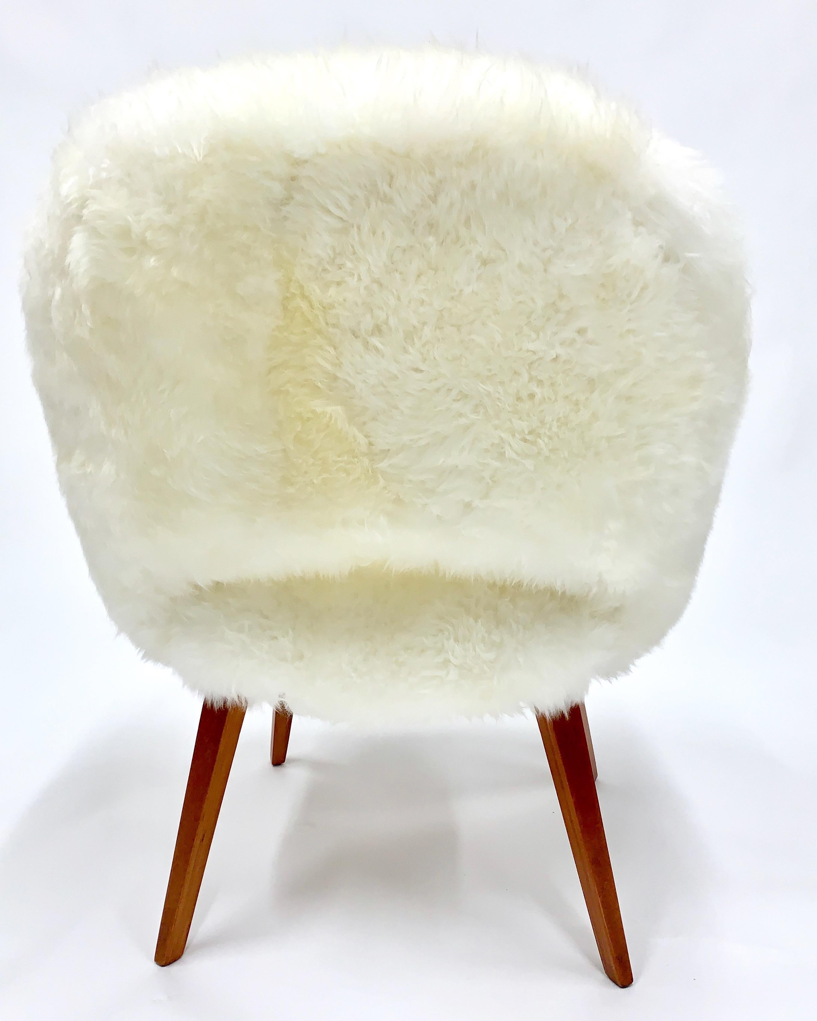 Mid-Century Modern Vintage Sheepskin Eero Saarinen for Knoll Executive Chair with Wood Legs