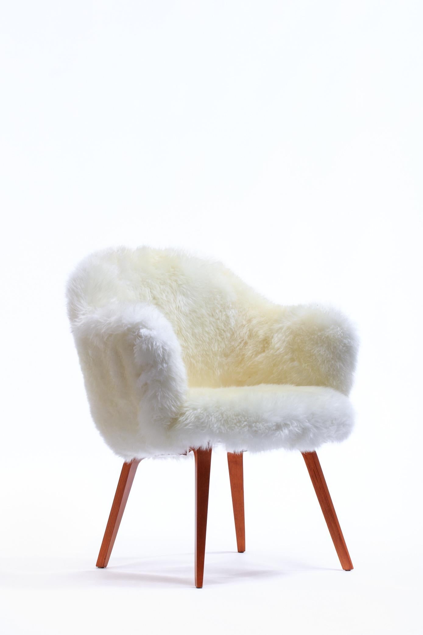 Mid-Century Modern Vintage Sheepskin Eero Saarinen for Knoll Executive Chair with Wood Legs