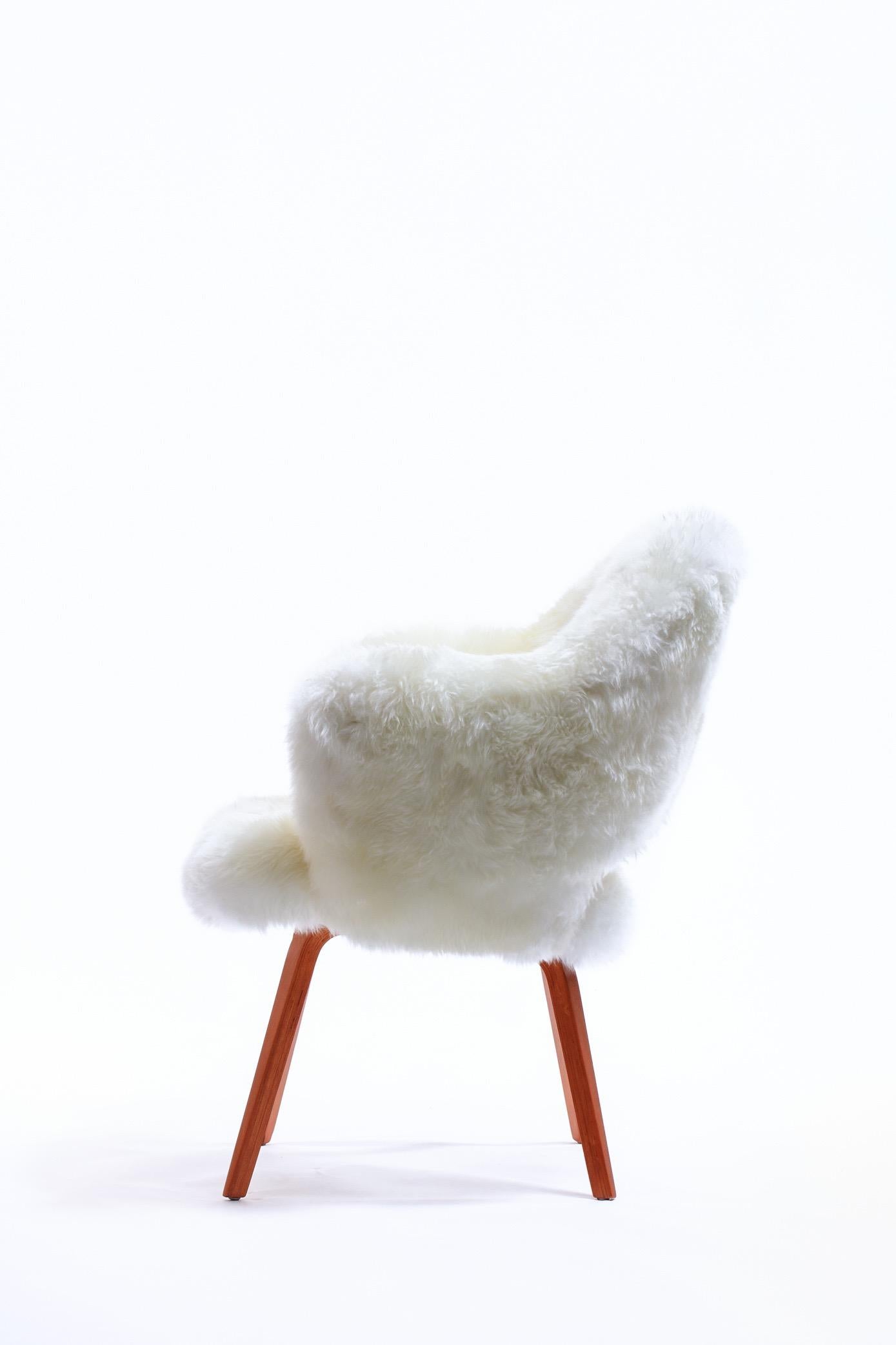 Mid-20th Century Vintage Sheepskin Eero Saarinen for Knoll Executive Chair with Wood Legs