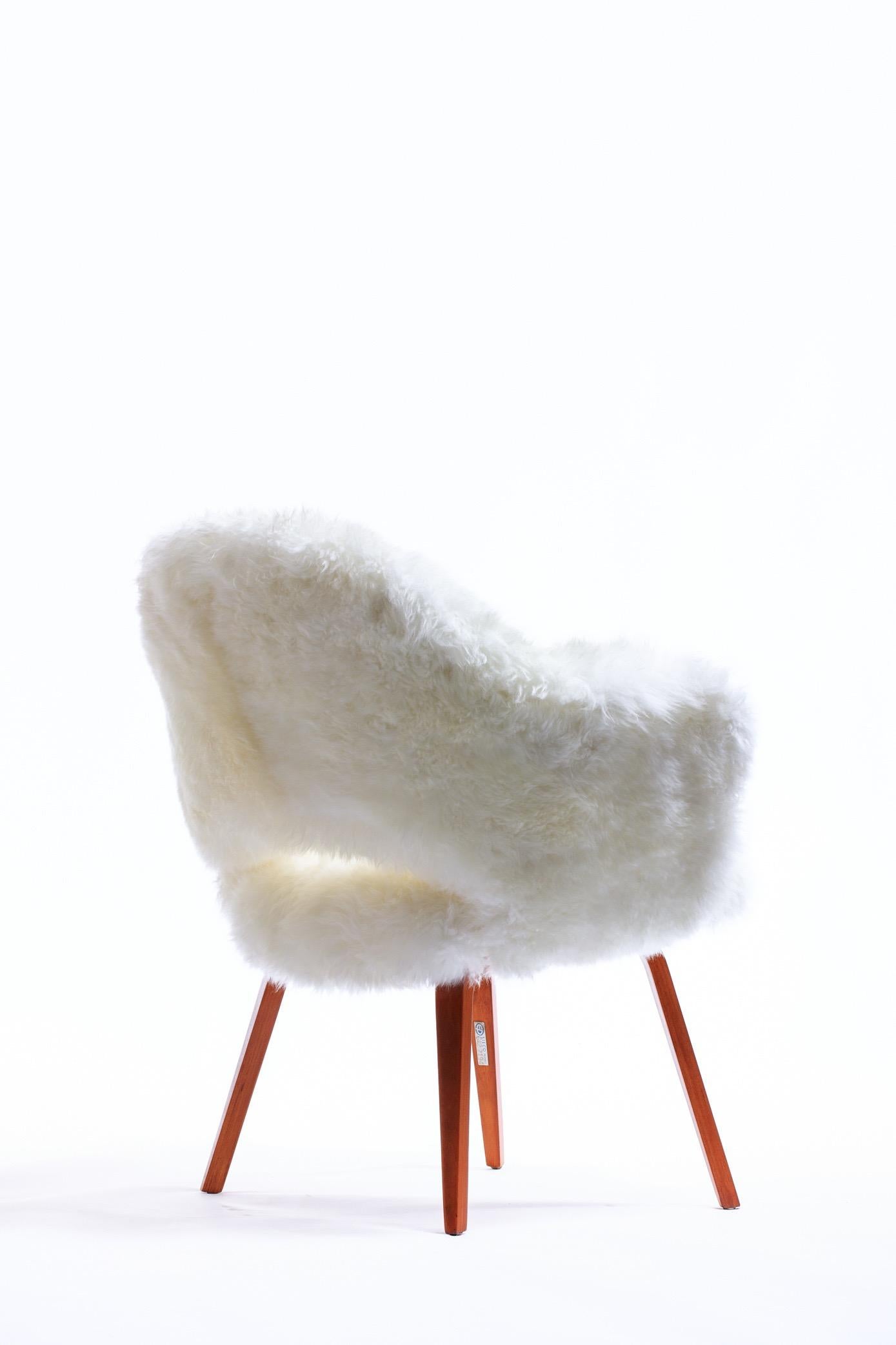 Vintage Sheepskin Eero Saarinen for Knoll Executive Chair with Wood Legs 2