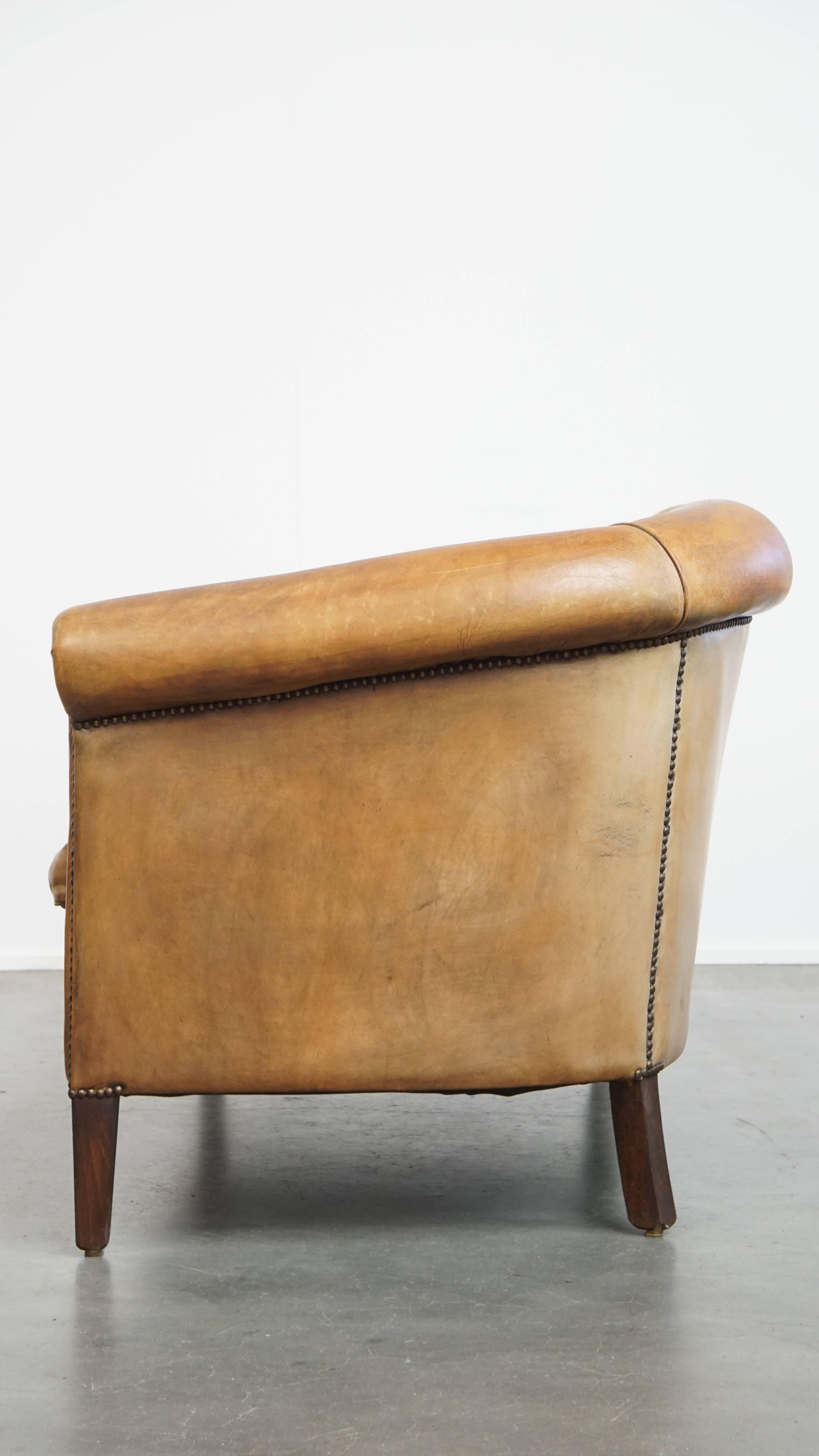 Vintage 2-Sitzer-Sofa aus Schafsleder im englischen Stil (Handgefertigt) im Angebot