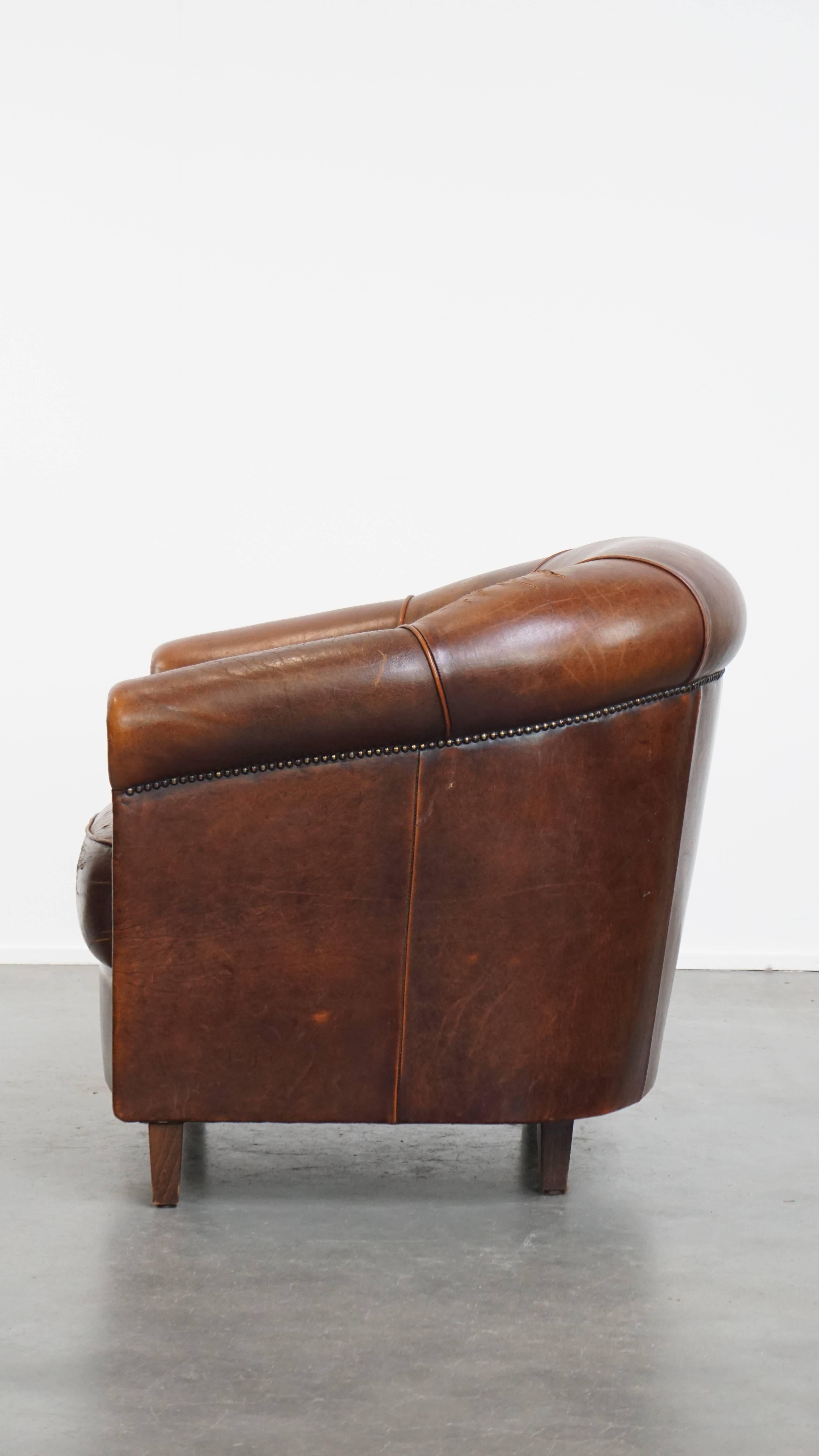 Vintage sheepskin leather club chair In Fair Condition For Sale In Harderwijk, NL