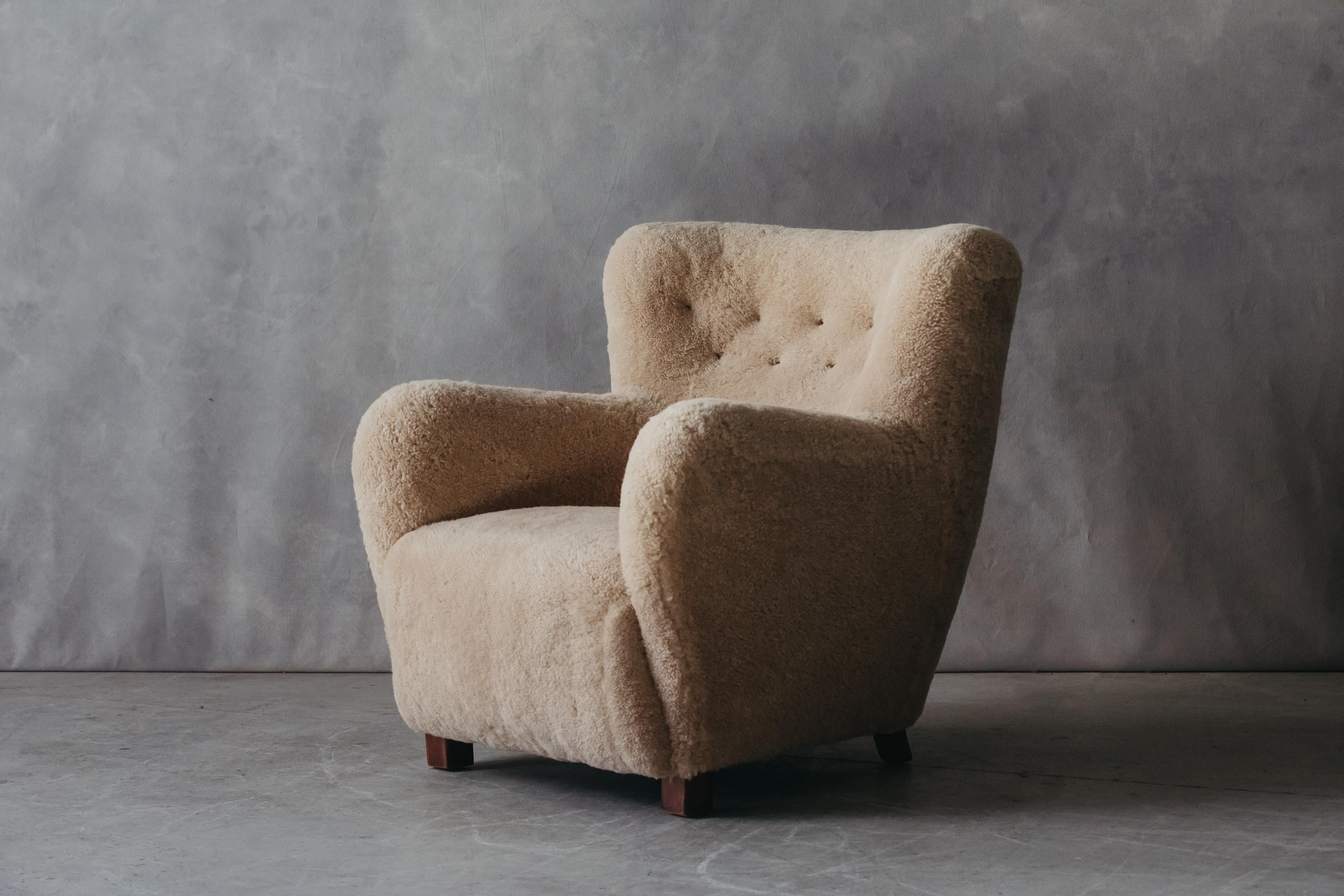 Vintage sheepskin lounge chair from denmark, circa 1960. very comfortable model, later upholstered in light tan shearling.
 
 