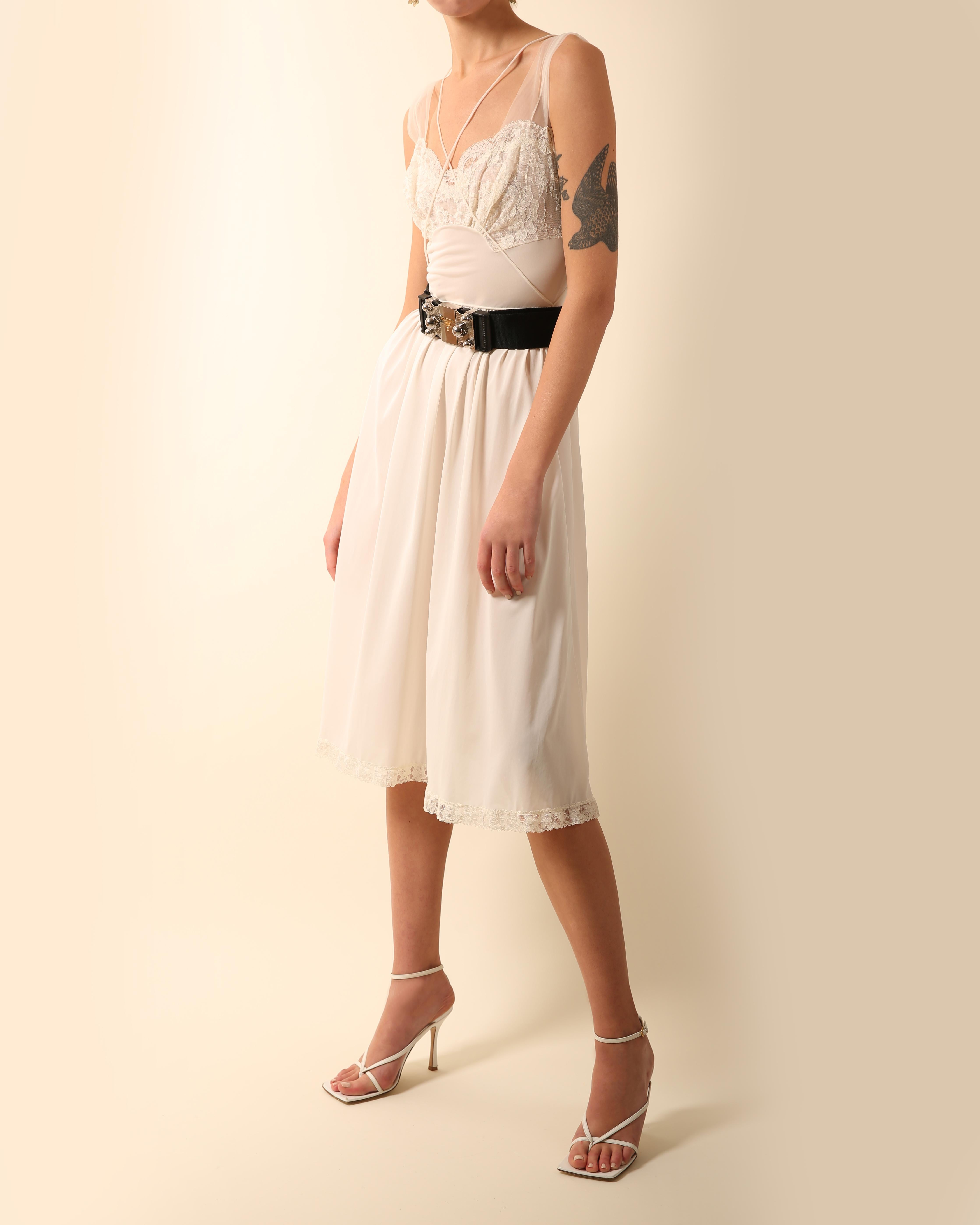 Elfenbeinweißes, durchsichtiges Midi-Nachtkleid aus Spitze im Hochzeitsstil mit Slip- Gewänder im Angebot 2