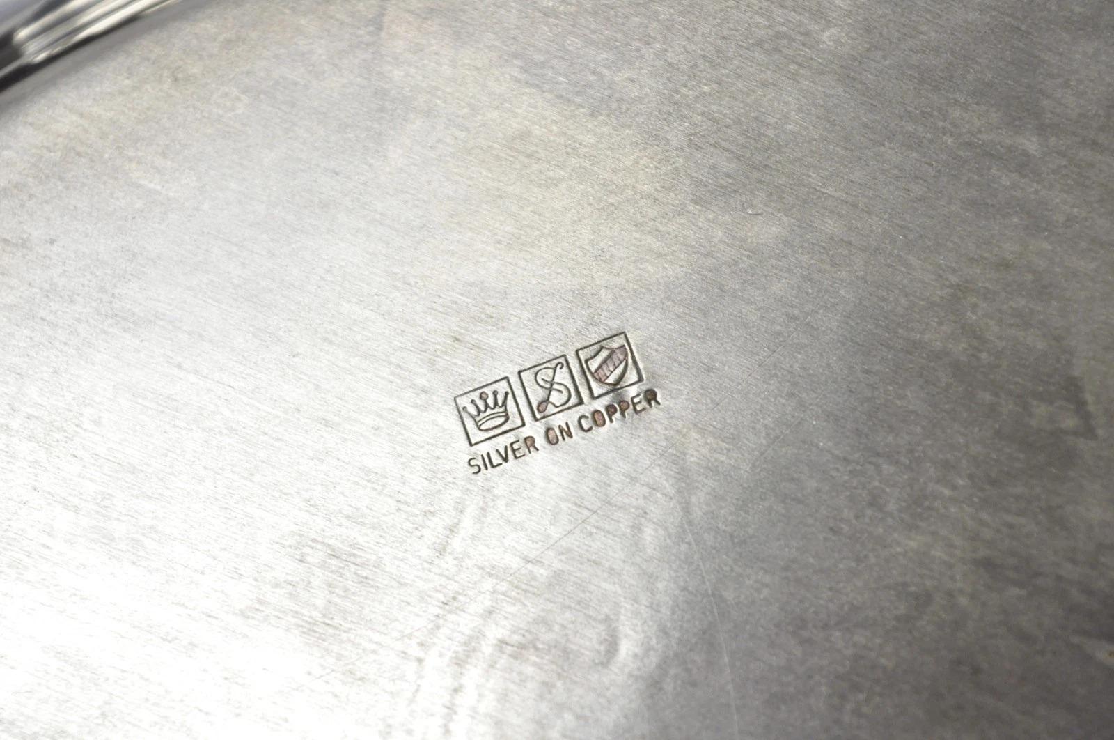 Bandeja ovalada de bar con patas chapada en plata inglesa victoriana de Sheffield con asas en venta 4