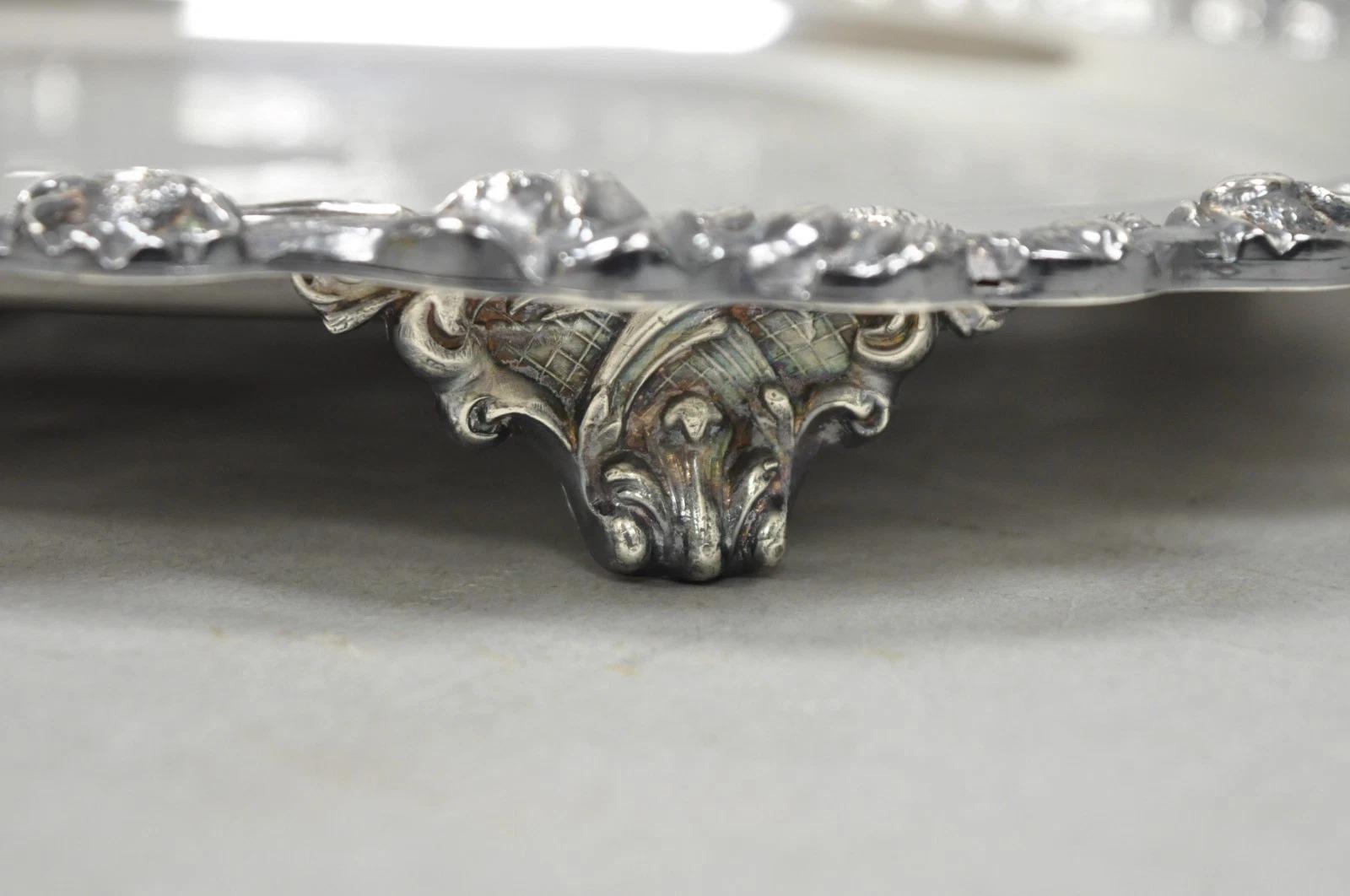 Bandeja ovalada de bar con patas chapada en plata inglesa victoriana de Sheffield con asas siglo XX en venta