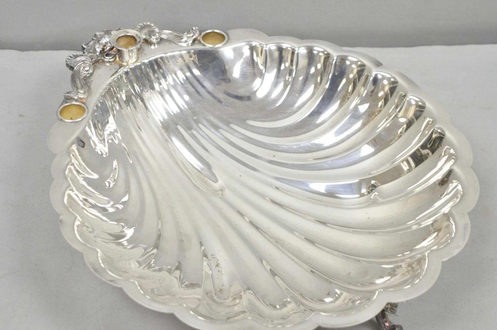 Vintage Sheffield Silver Co. Plat de service à pied en métal argenté Clam Shell. Circa Late 20th Century. Dimensions : 4