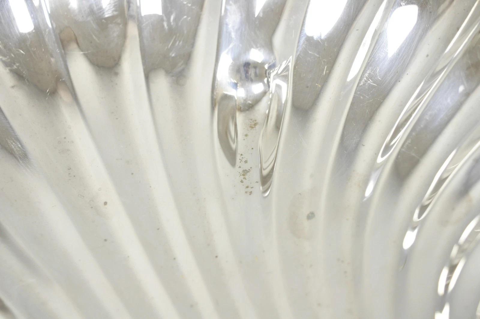 Vintage Sheffield Silver Co. Plat de service à pied en métal argenté Clam Shell Bon état - En vente à Philadelphia, PA