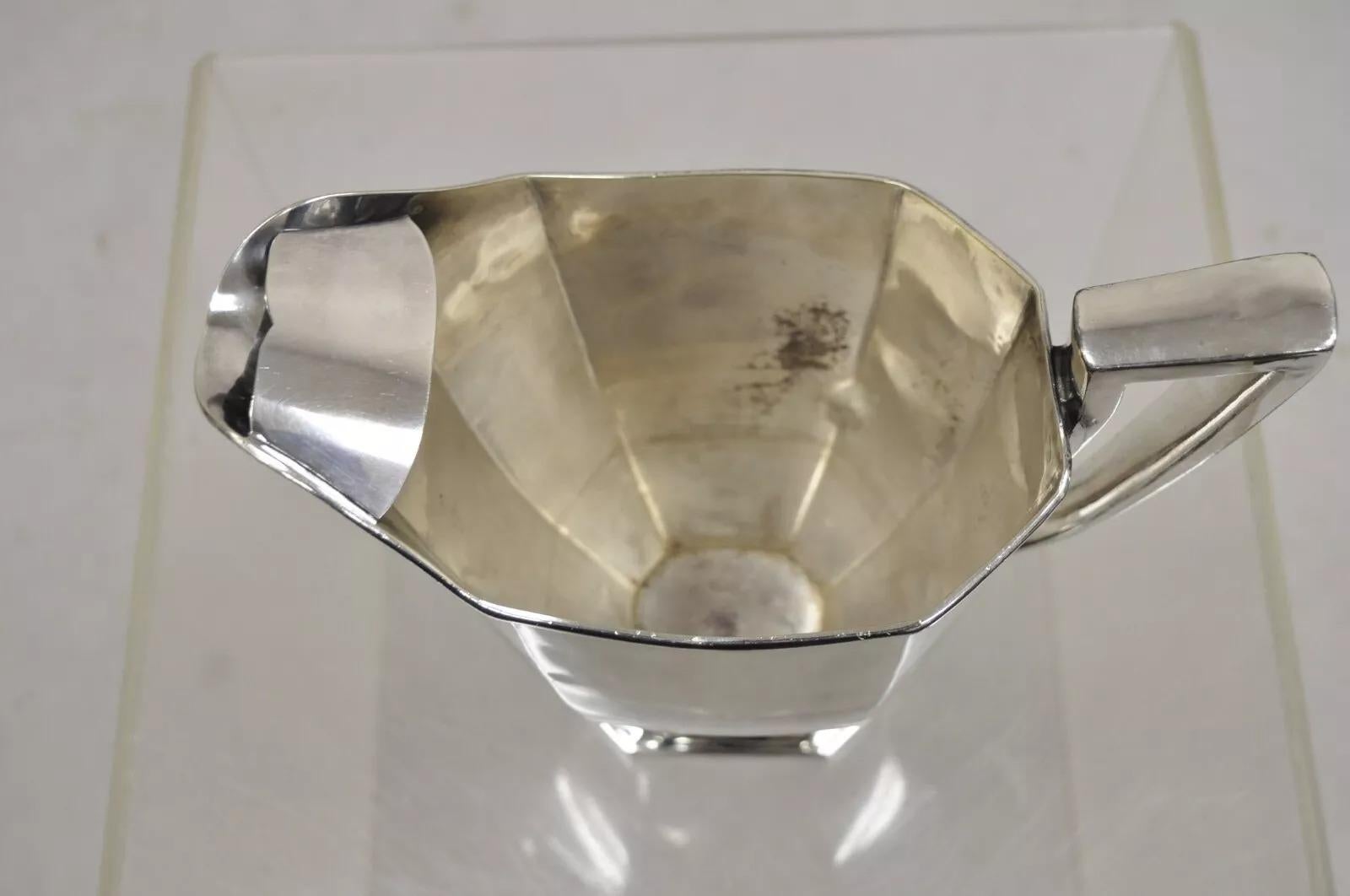 Vintage Sheffield USA Art Deco Silver Plated Water Pitcher Chapado en plata en venta