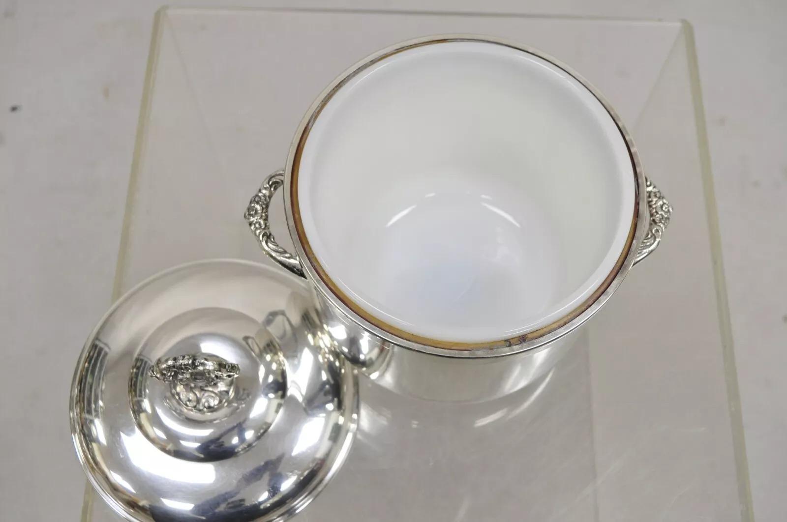 XX secolo Secchiello per il ghiaccio a due manici con coperchio, vintage Sheffield Victorian Silver Plated in vendita