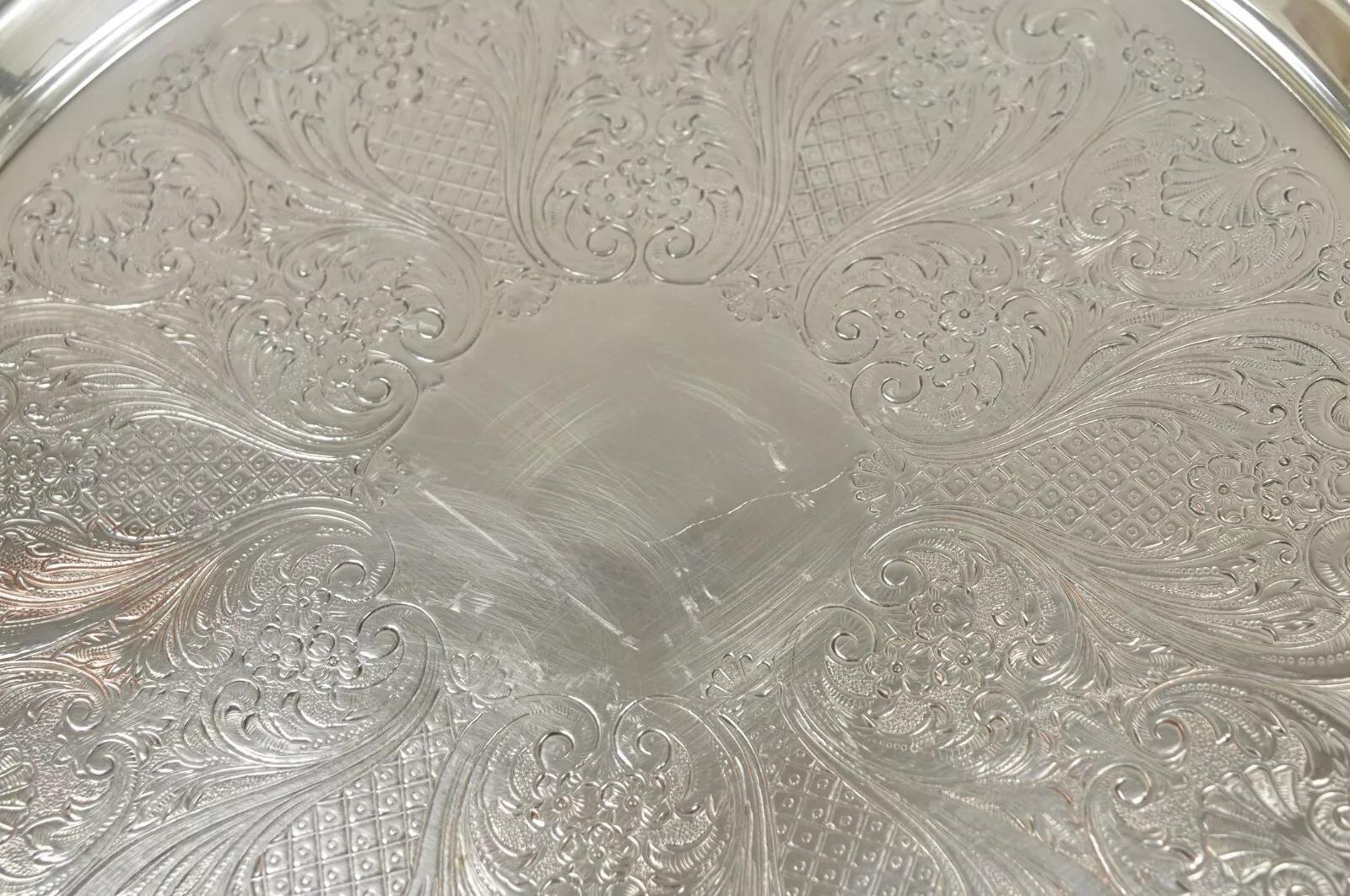 Bandeja redonda con dos asas chapada en plata de estilo victoriano Vintage Sheffield en venta 1