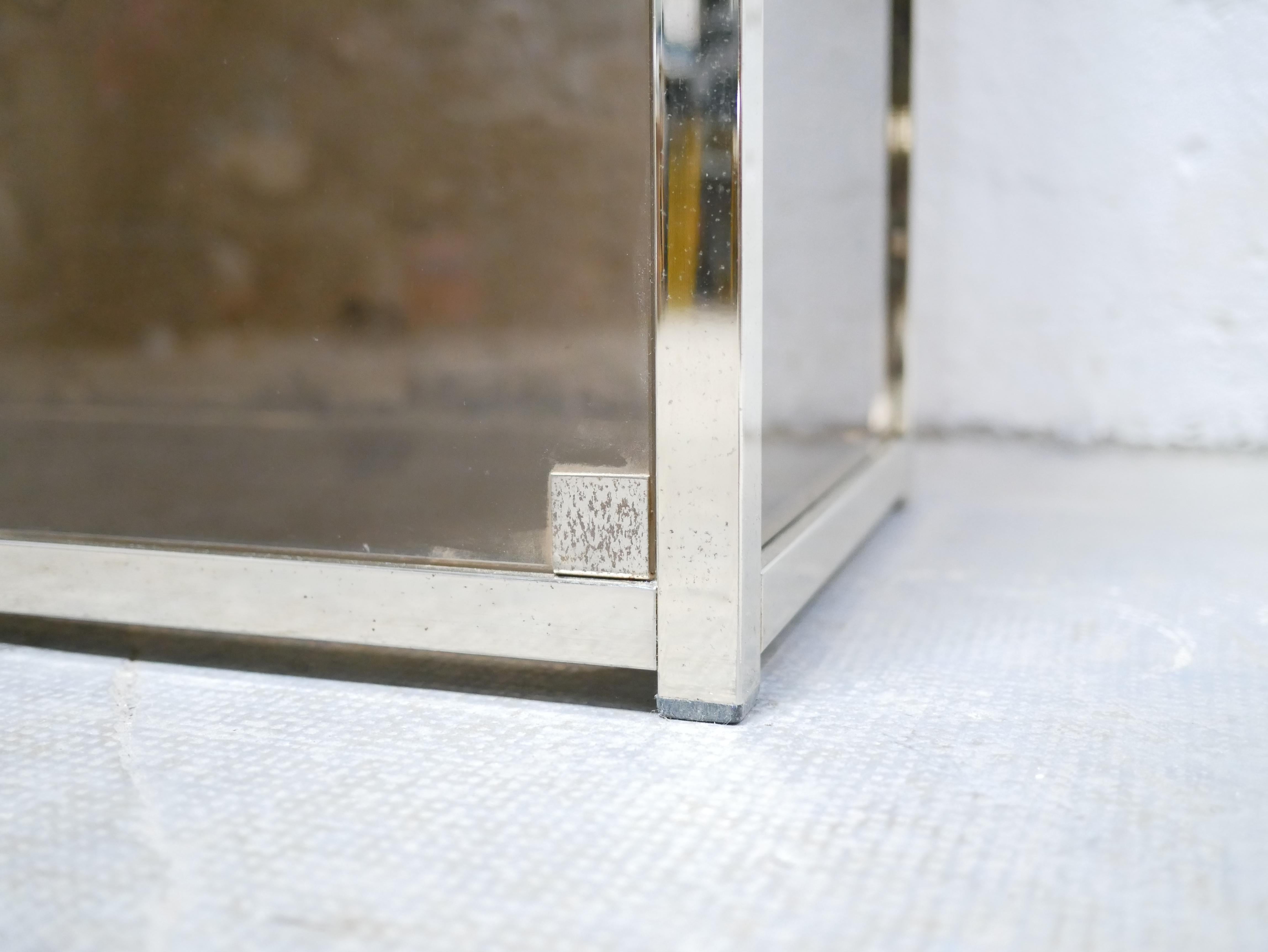 Vintage Shelf Bookcase in Brass and Smoked Glass For Sale 7