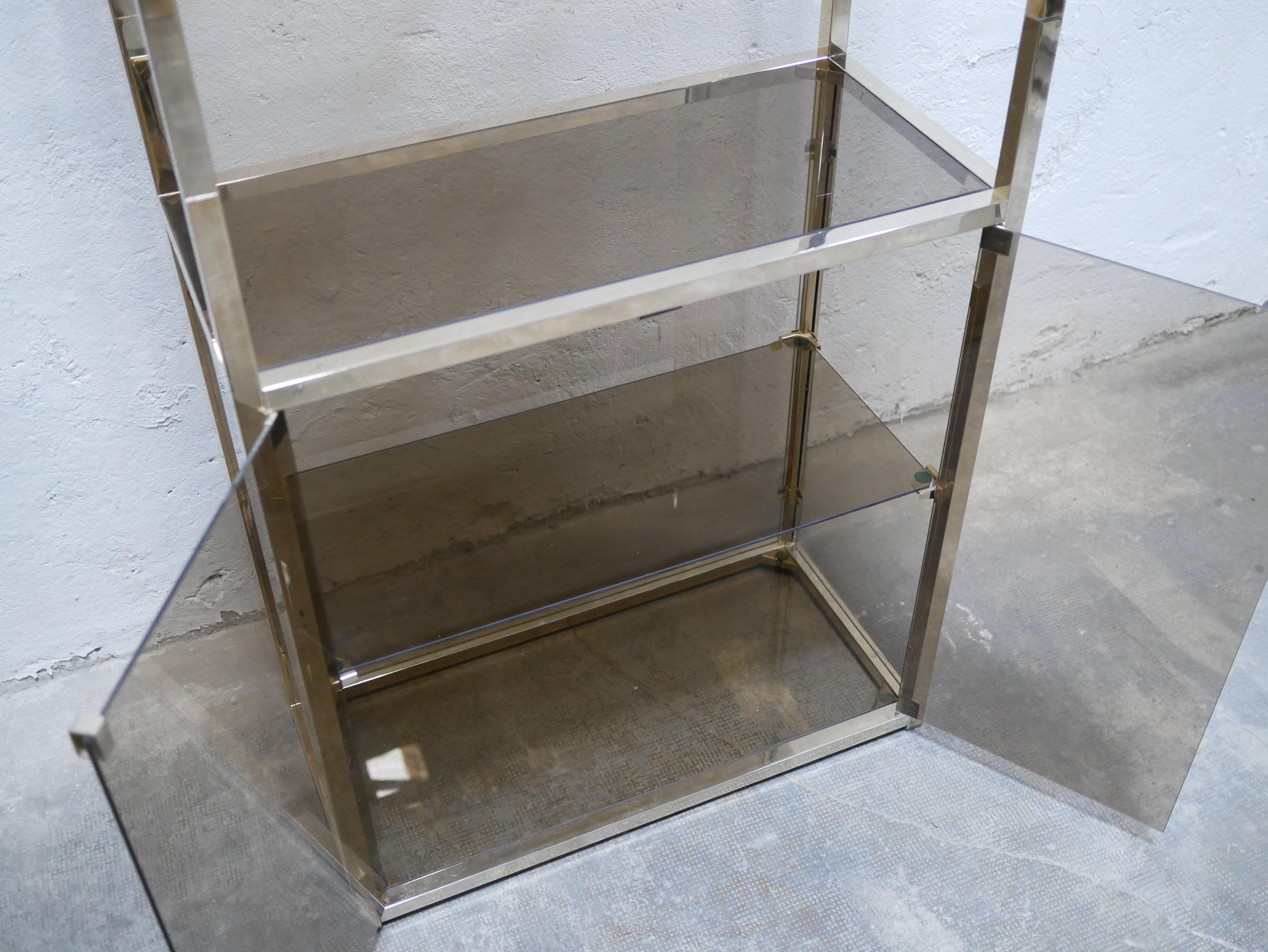 Vintage Shelf Bookcase in Brass and Smoked Glass For Sale 4