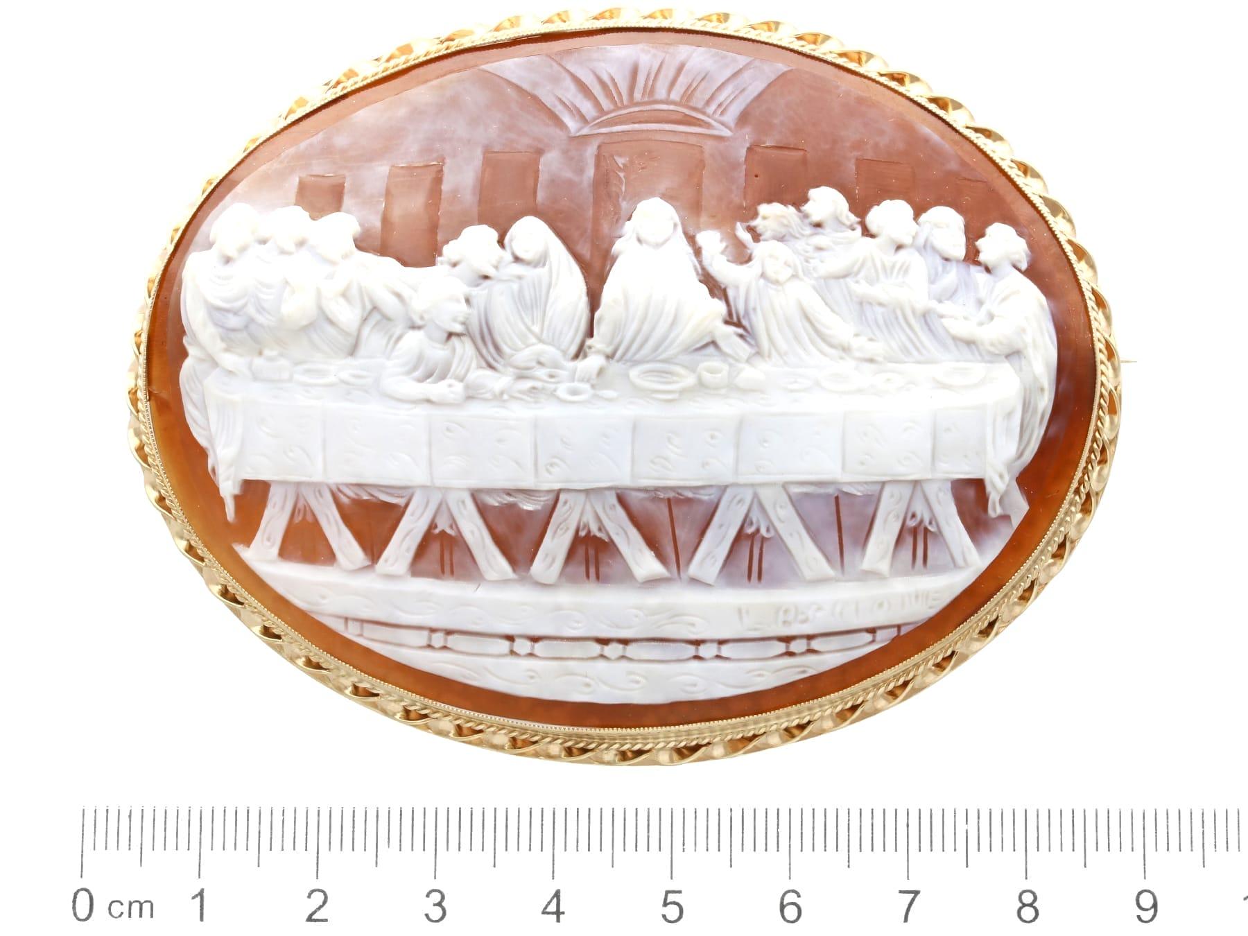 Vintage Shell and 9k Yellow Gold Last Supper Cameo Brooch 1974 For Sale 7