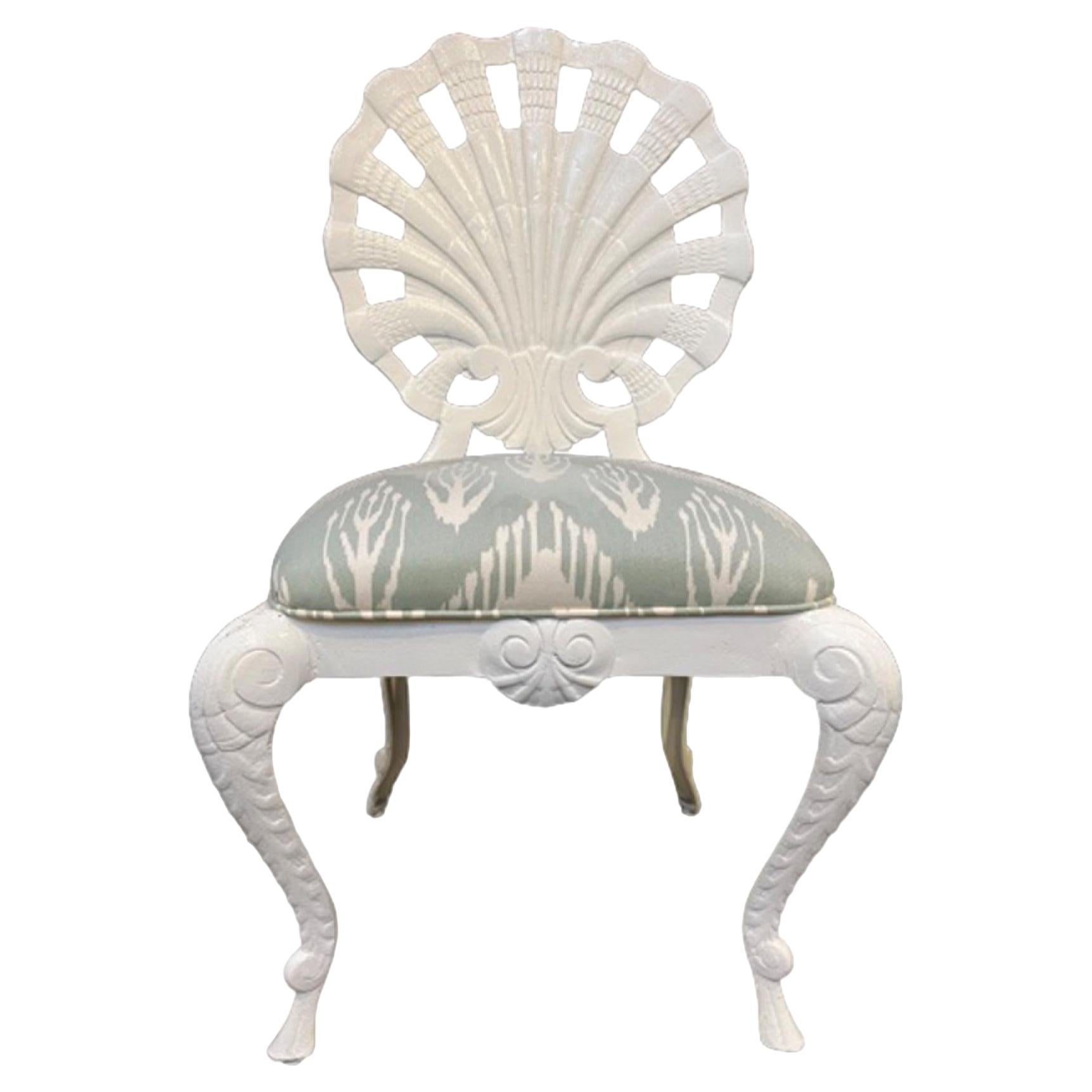 Chaise Grotto Vintage à dossier en coquille du milieu du siècle en vente