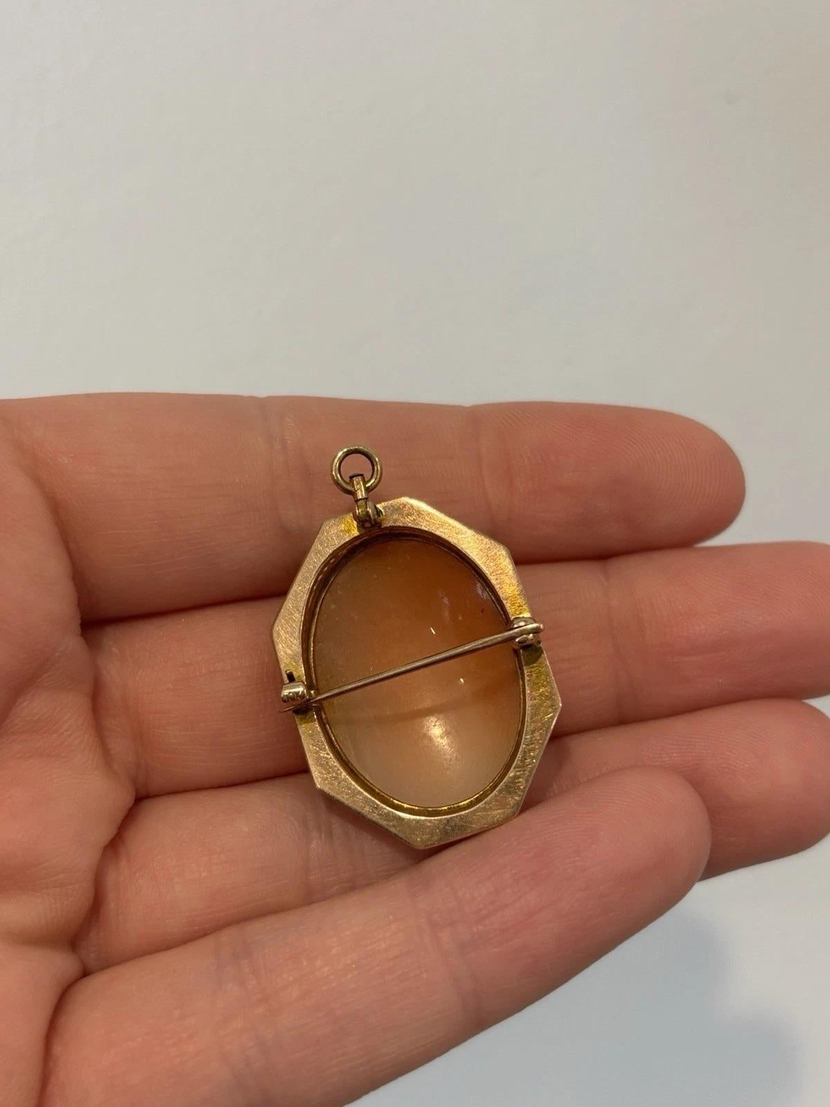 Women's Vintage Shell Cameo 10K Gold Frame 5.08g Brooch Pendant 3cm x 2.5cm For Sale
