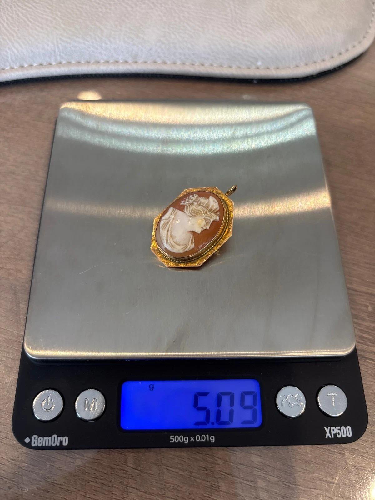 Vintage Shell Cameo 10K Gold Frame 5.08g Brooch Pendant 3cm x 2.5cm For Sale 1