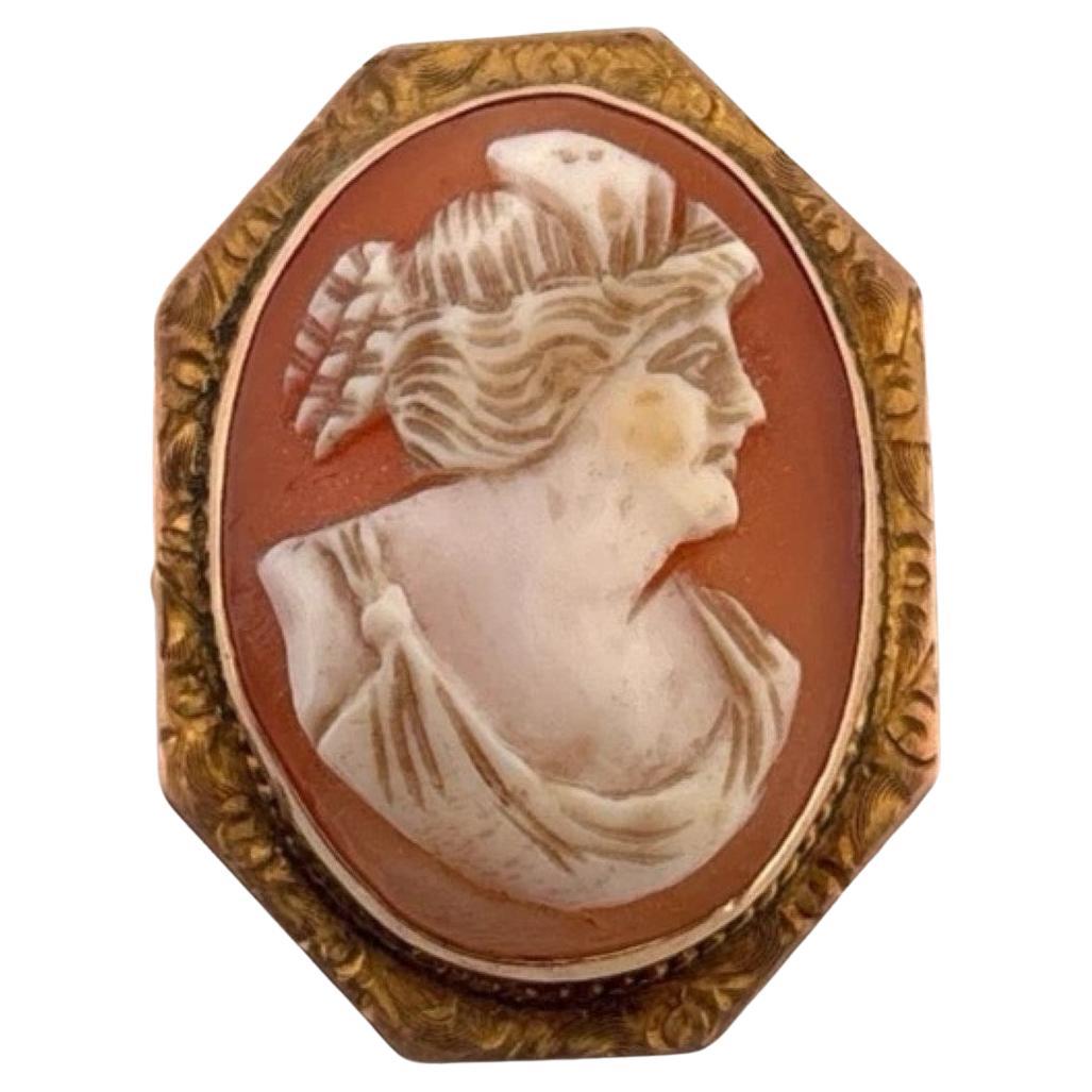 Vintage Shell Cameo 10K Gold Frame 5.08g Brooch Pendant 3cm x 2.5cm For Sale