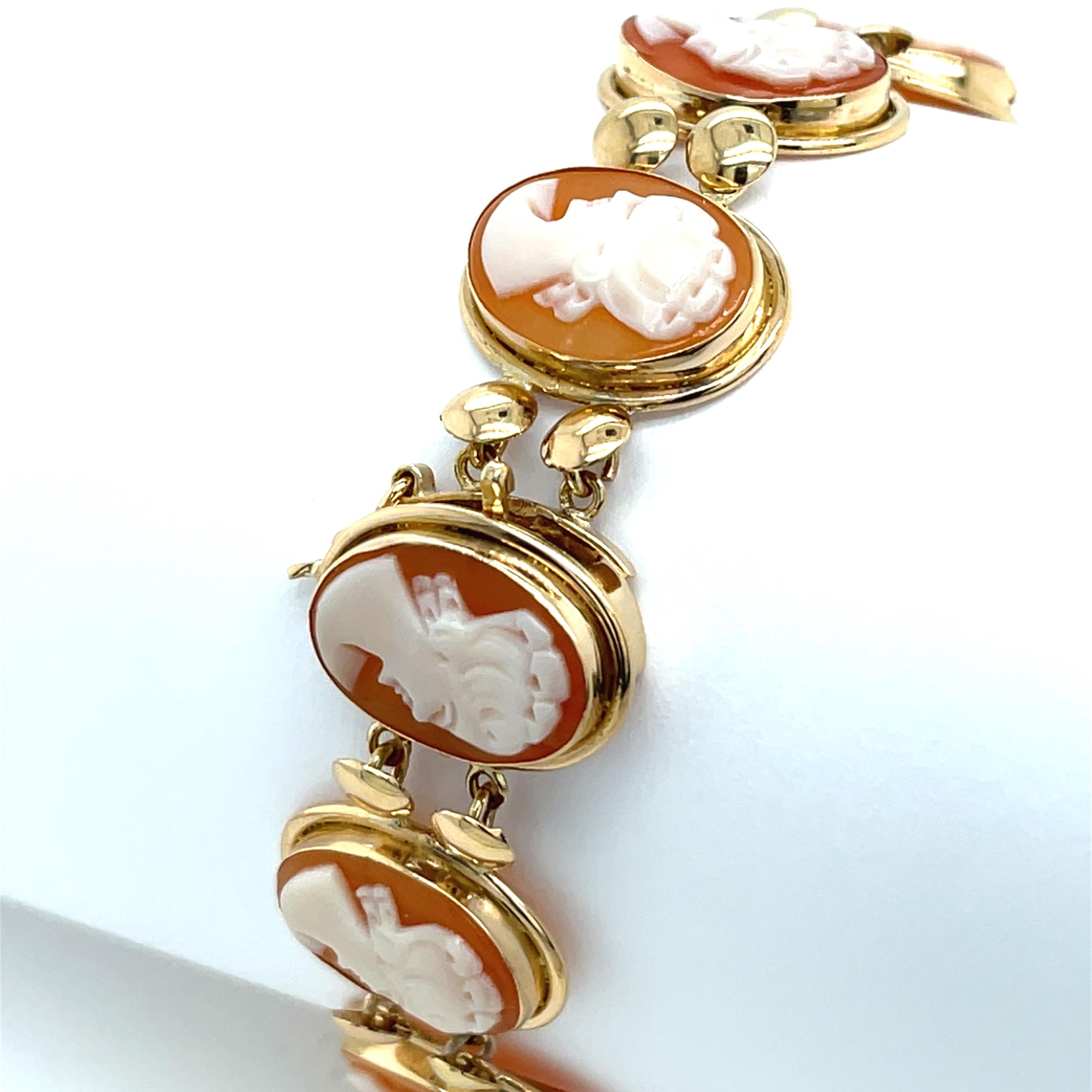 Vintage Shell Cameo Bracelet Set In 14ct Yellow Gold In Excellent Condition In London, GB