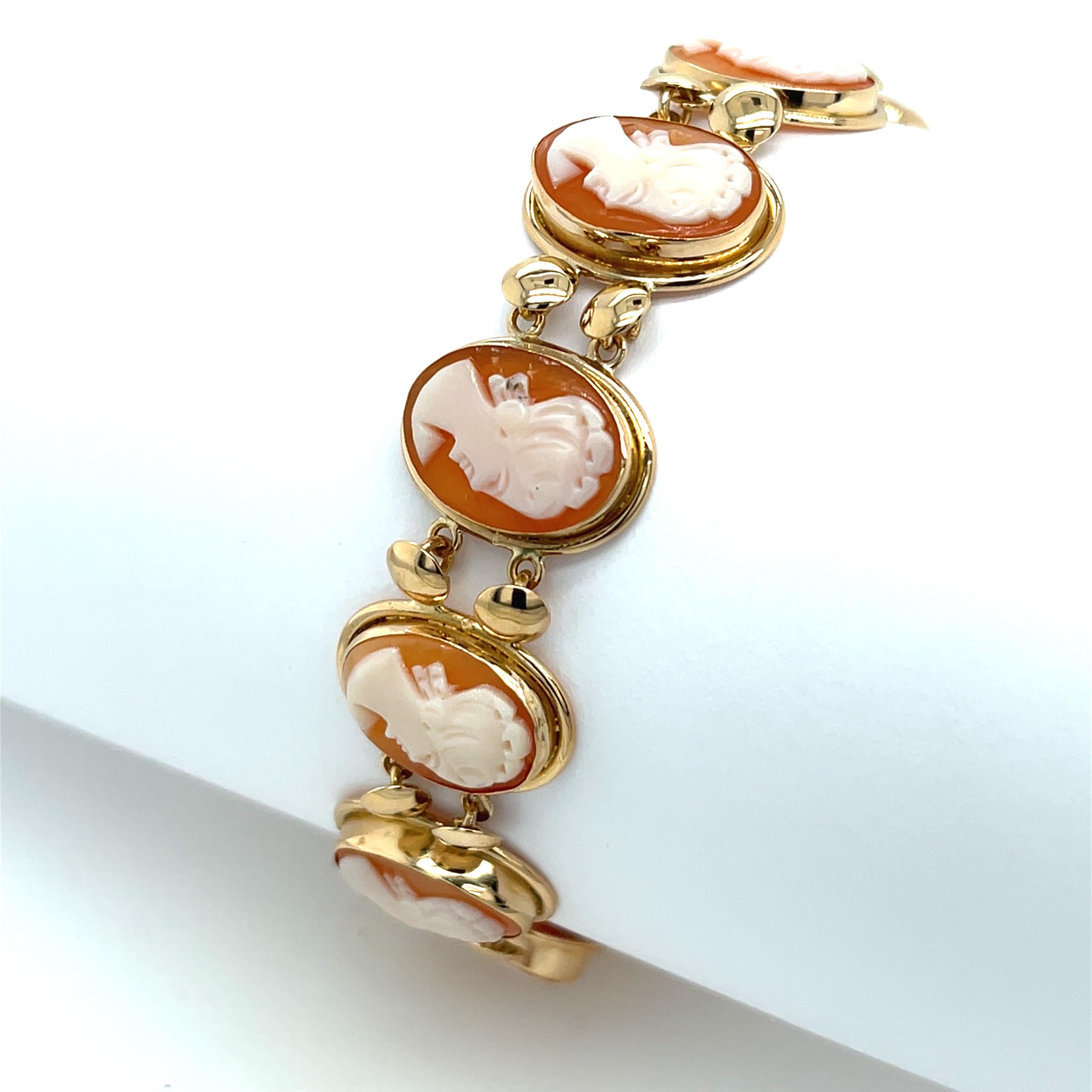Women's or Men's Vintage Shell Cameo Bracelet Set In 14ct Yellow Gold