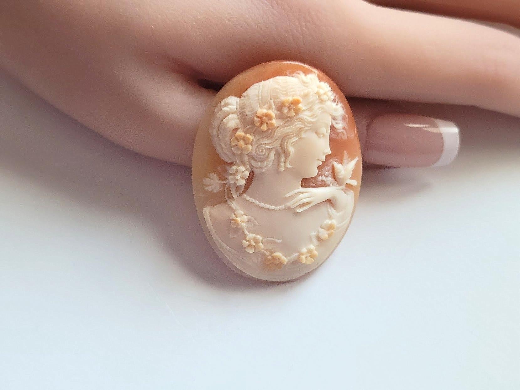Victorian Vintage Shell Cameo G.Noto For Sale