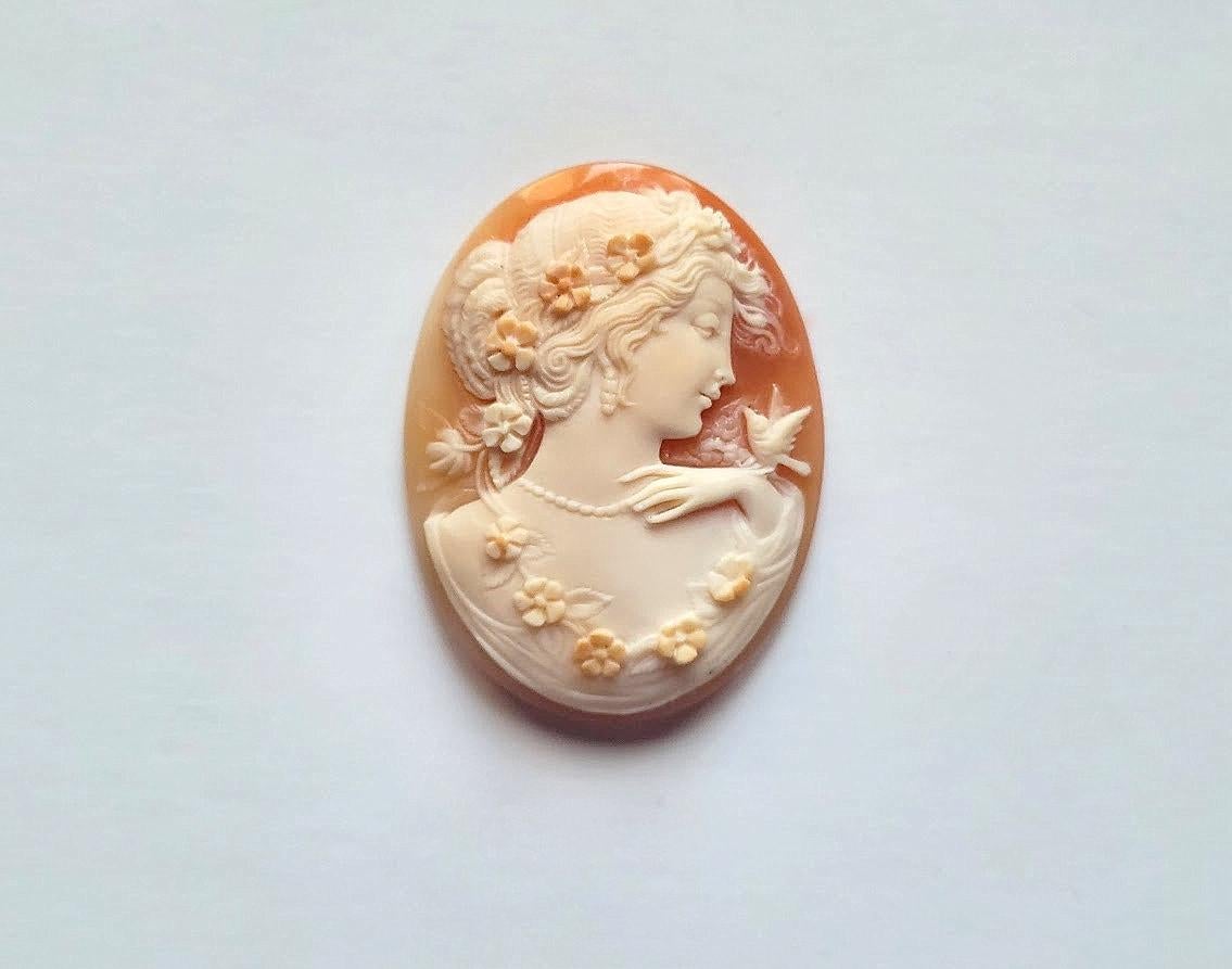 Victorian Vintage Shell Cameo G.Noto For Sale