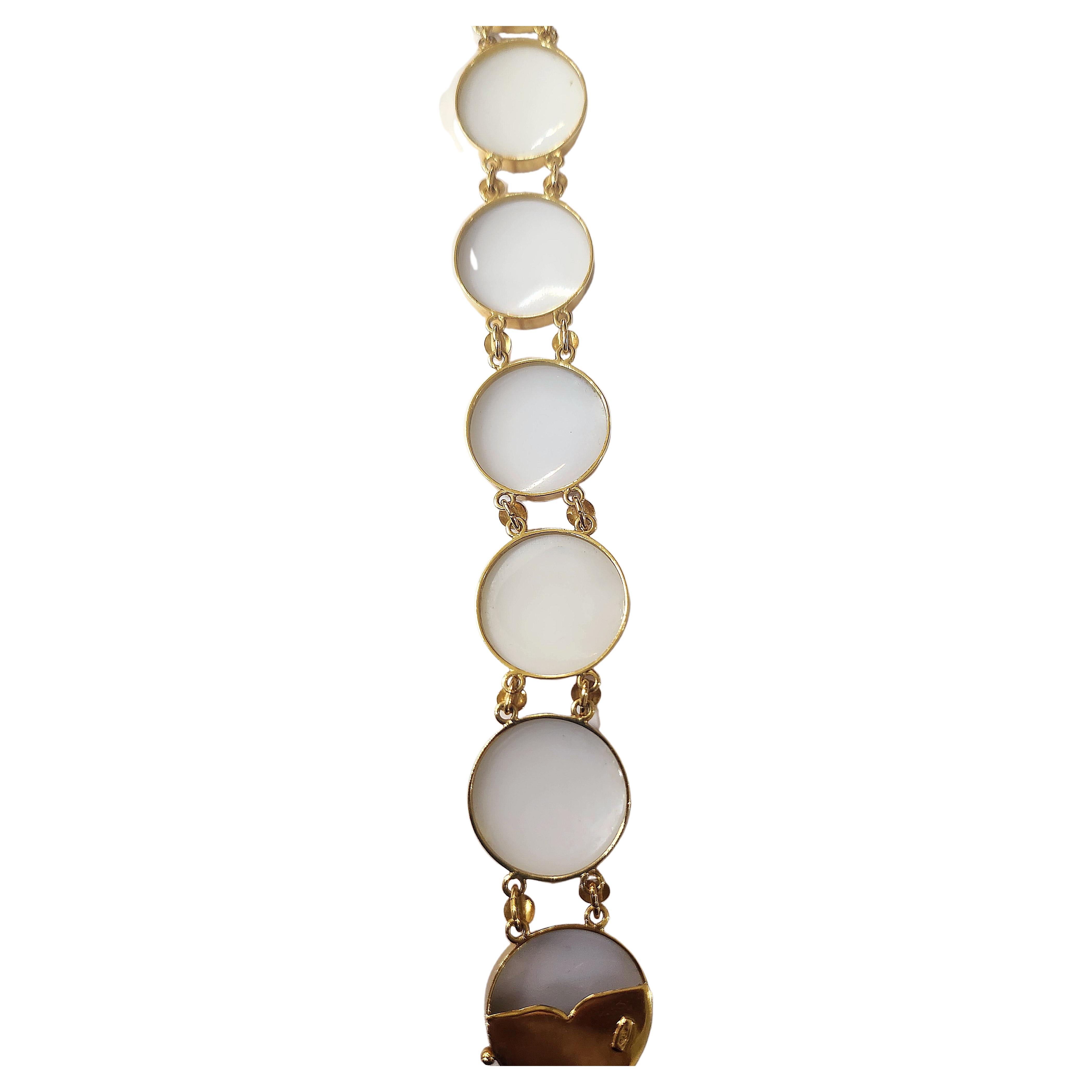Vintage shell cameo Gold Bracelet For Sale 3