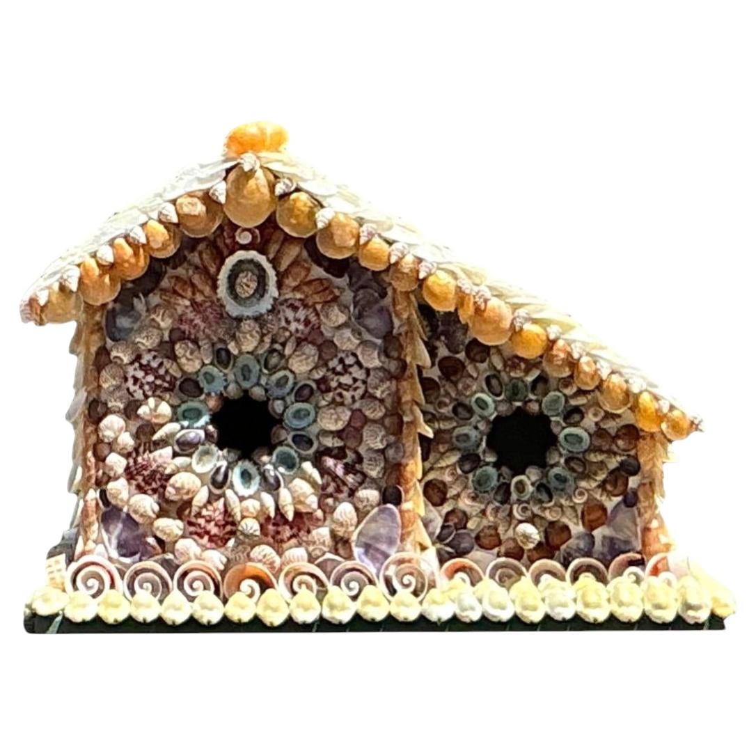 Maison d'oiseau vintage incrustée de coquillages en vente