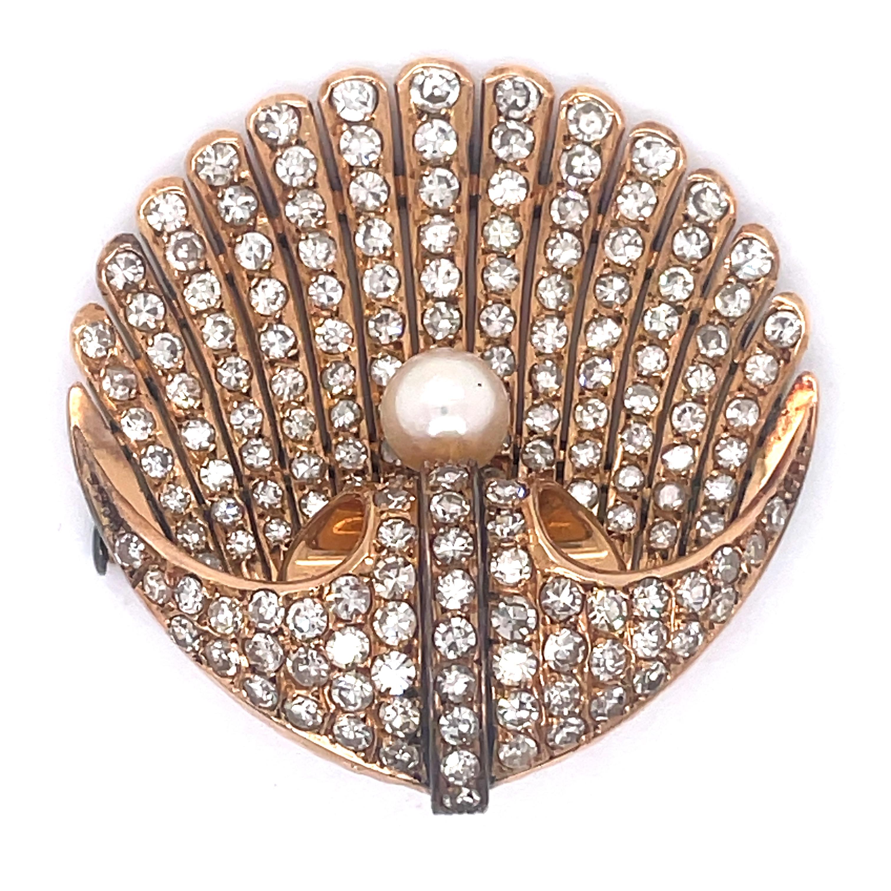 Vintage pearl and diamonds brooch for women, Shell Brooch, Rose Gold 14K Brooch, Estate jewelry, one of a kind vintage brooch 


Jewelry Material: Rose Gold 14K (the gold has been tested by a professional)
Total Carat Weight: 3.5ct (Approx.)
Total