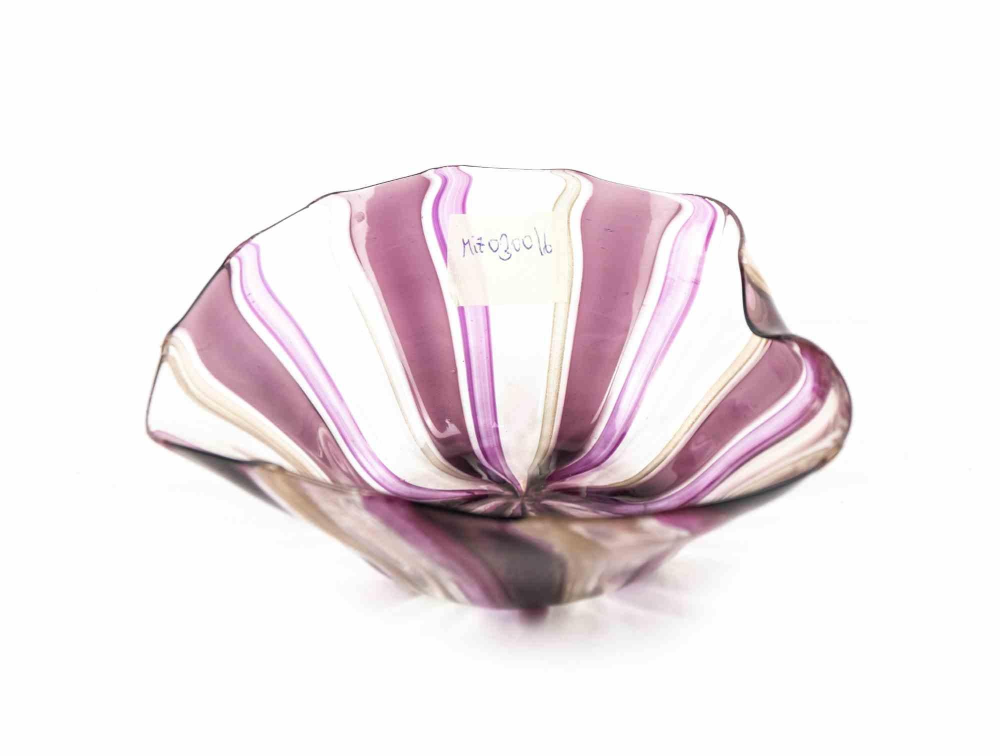 Vintage shell shape glass pocket Emptier is an original decorative object realized in 1970s.

Made in Italy. 

Art Glass.

The object is an original product realized with different shapes of violet and glittered pink stripes and has a heart