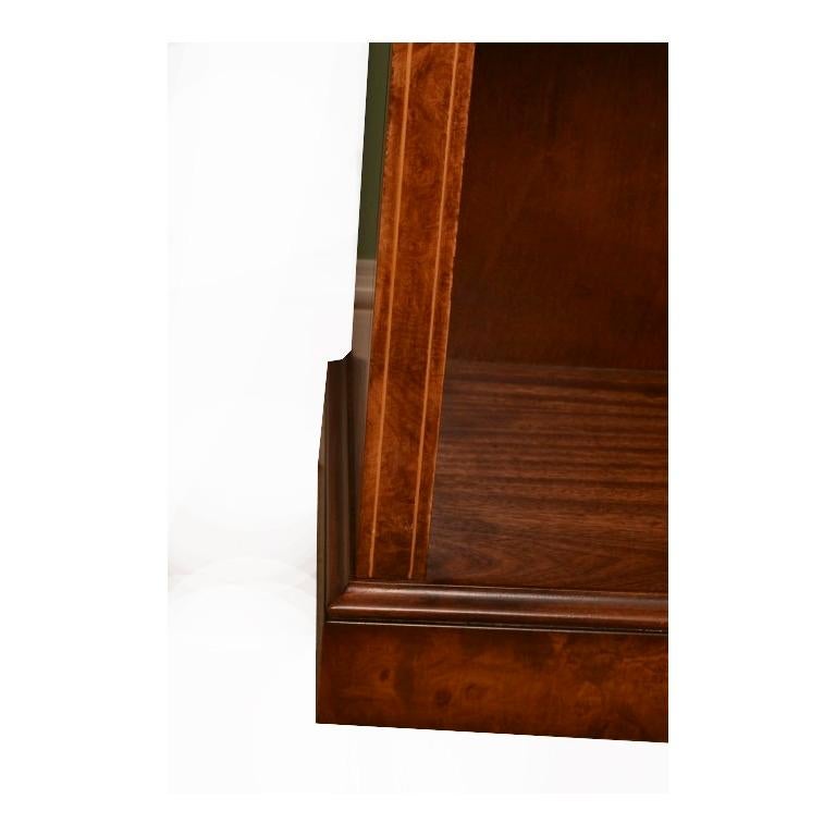 Citronnier Bibliothèque ouverte en ronce de noyer Vintage Sheraton Revival 20ème siècle en vente