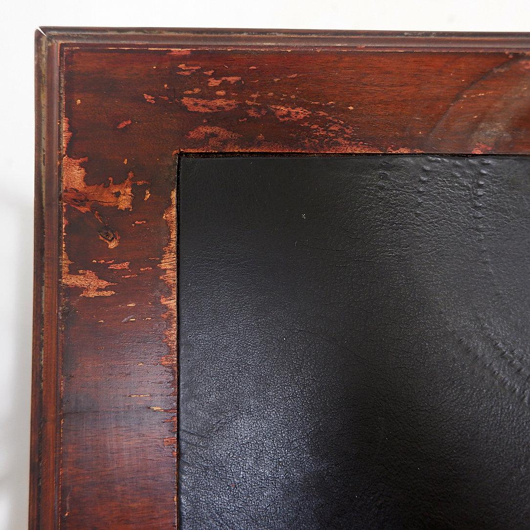 Vintage Sheraton Revival Hartholz & Drehbares Bücherregal Beistelltisch (Holz) im Angebot