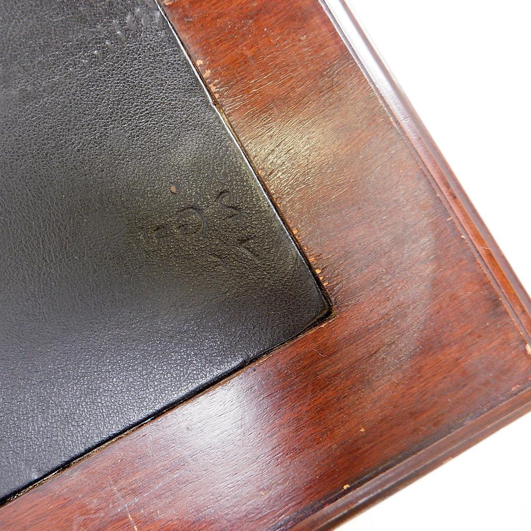 Vintage Sheraton Revival Hartholz & Drehbares Bücherregal Beistelltisch im Angebot 1