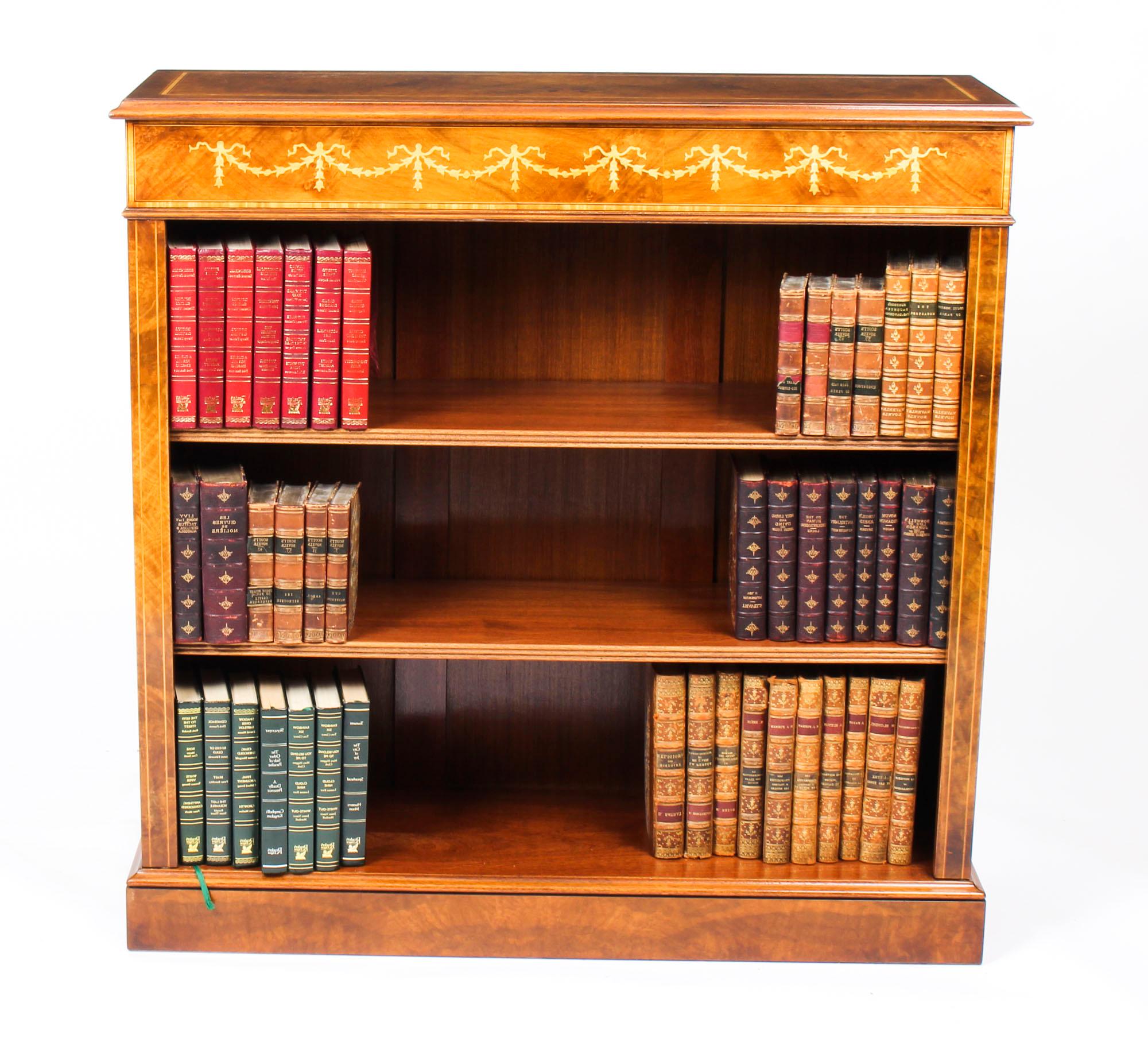 Vintage Sheraton Revival Offenes Bücherregal aus Wurzelnussholz im Zustand „Gut“ im Angebot in London, GB