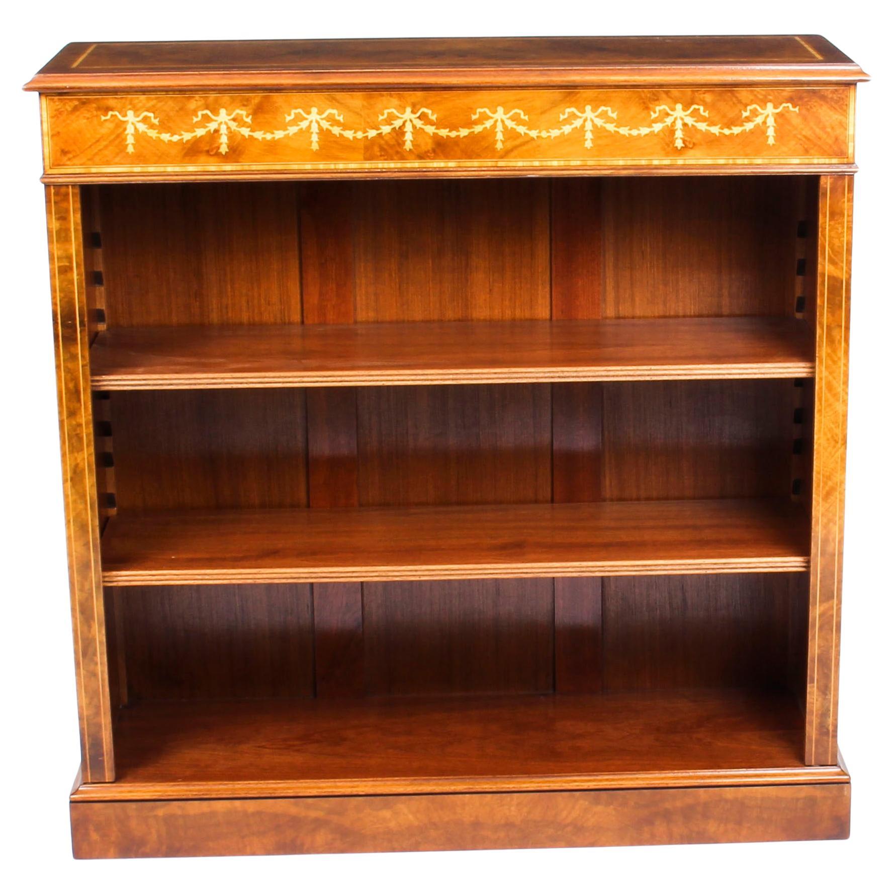 Vintage Sheraton Revival Offenes Bücherregal aus Wurzelnussholz