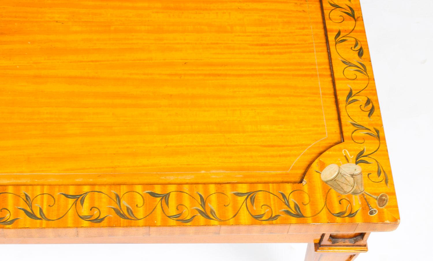 Table basse vintage en bois de satin peint de style néo-historique Sheraton, XXe siècle en vente 2