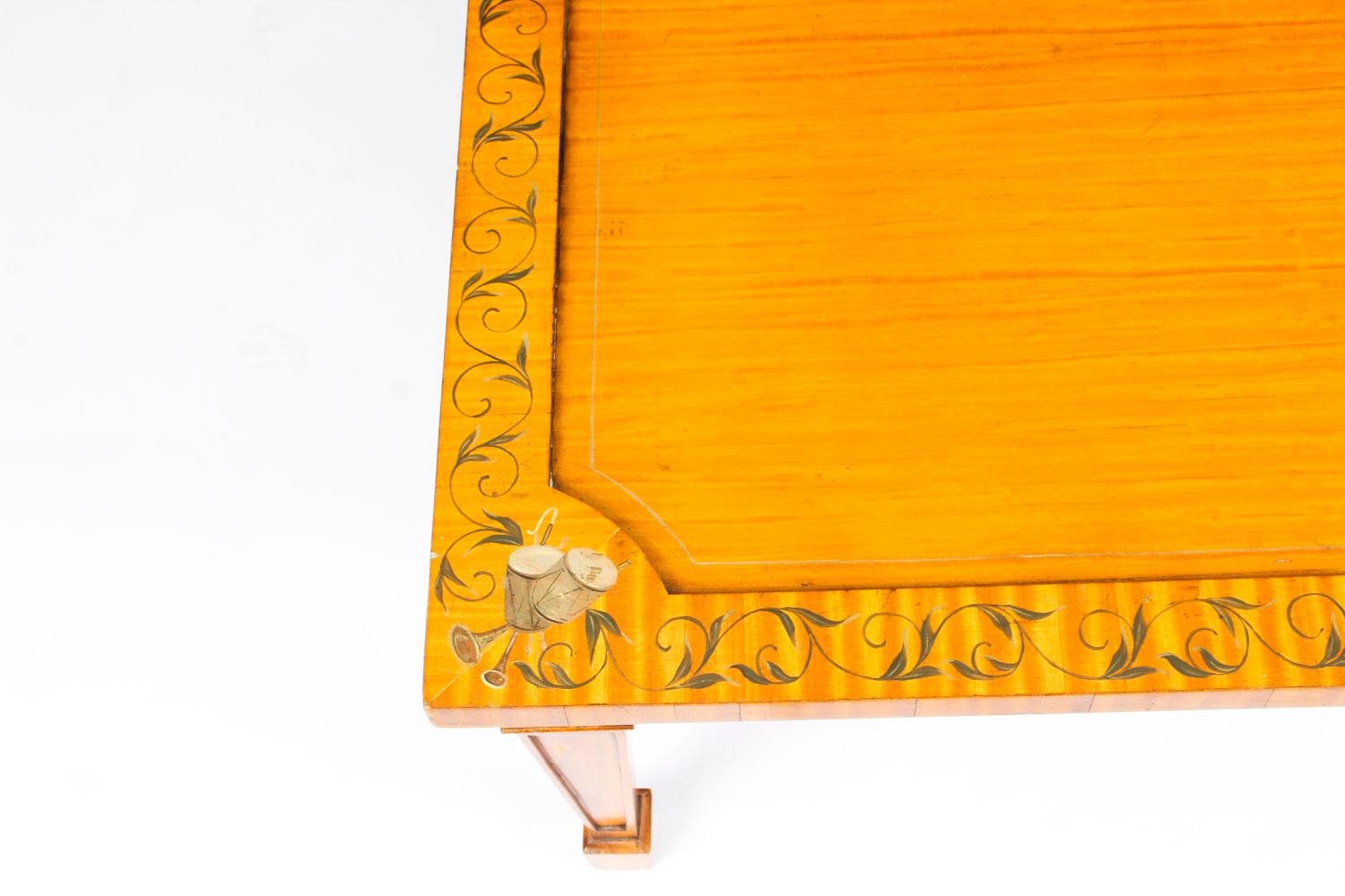 Table basse vintage en bois de satin peint de style néo-historique Sheraton, XXe siècle en vente 3