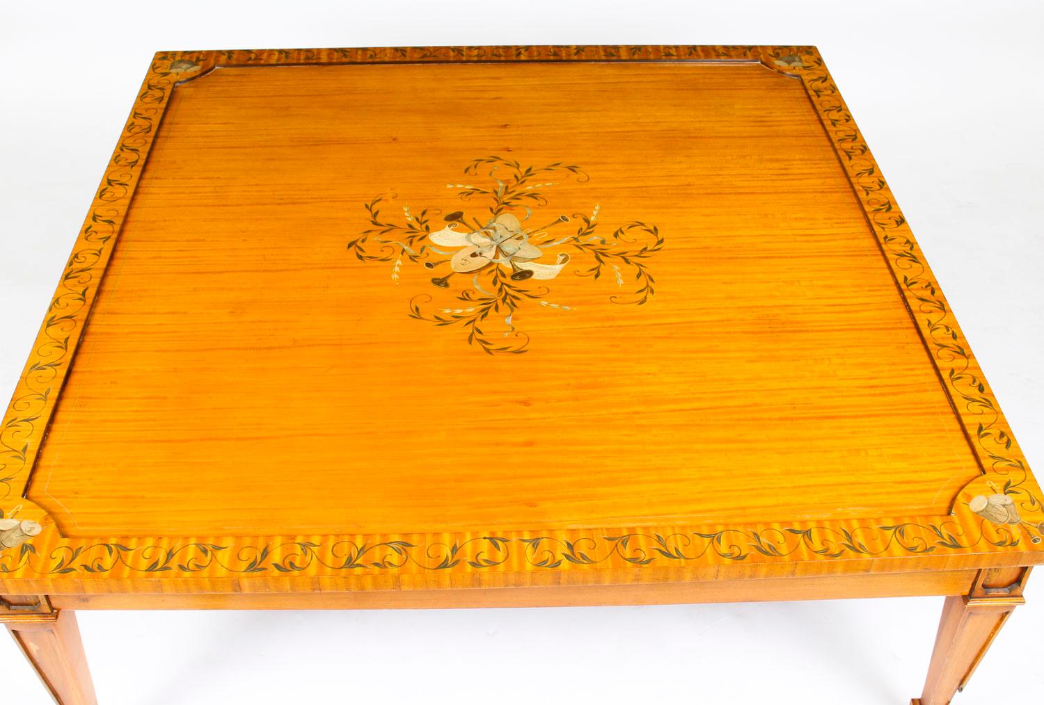 Table basse vintage Sheraton Revival peinte en bois de satin 20ème siècle Bon état - En vente à London, GB