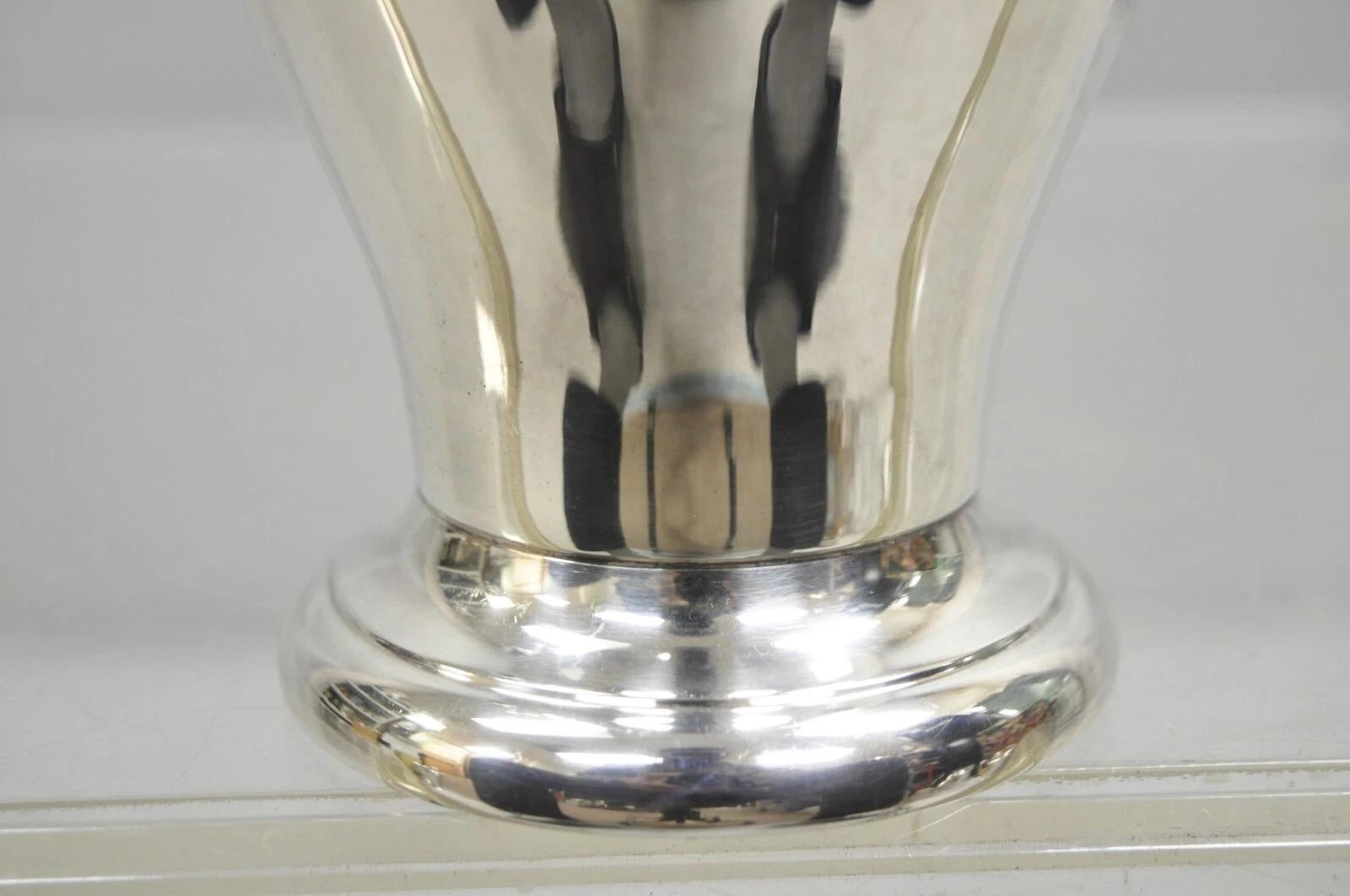Vintage Sheridan Art Deco Silver Plated Martini Cocktail Shaker Pitcher In Good Condition For Sale In Philadelphia, PA