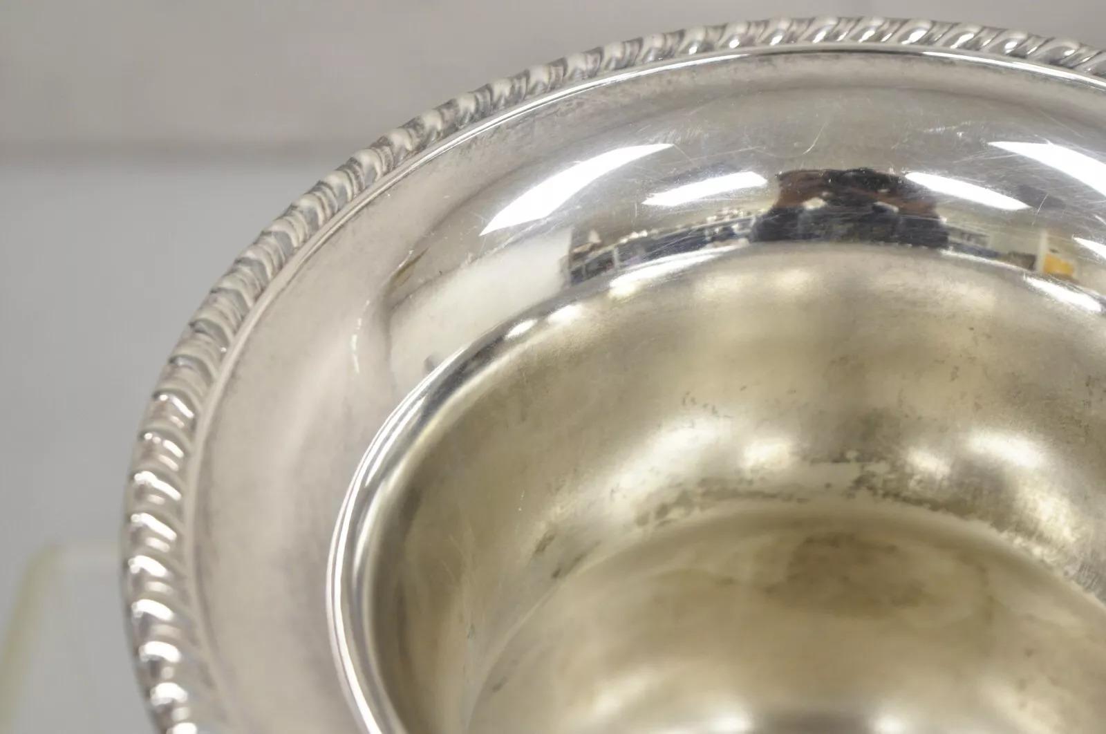 20ième siècle Vintage Sheridan Engraved Award Trophy Cup Champagne Chiller Ice Bucket en vente