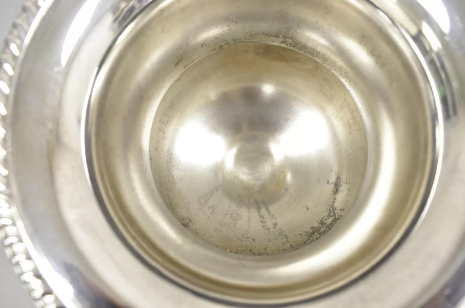 Plaqué argent Vintage Sheridan Engraved Award Trophy Cup Champagne Chiller Ice Bucket en vente